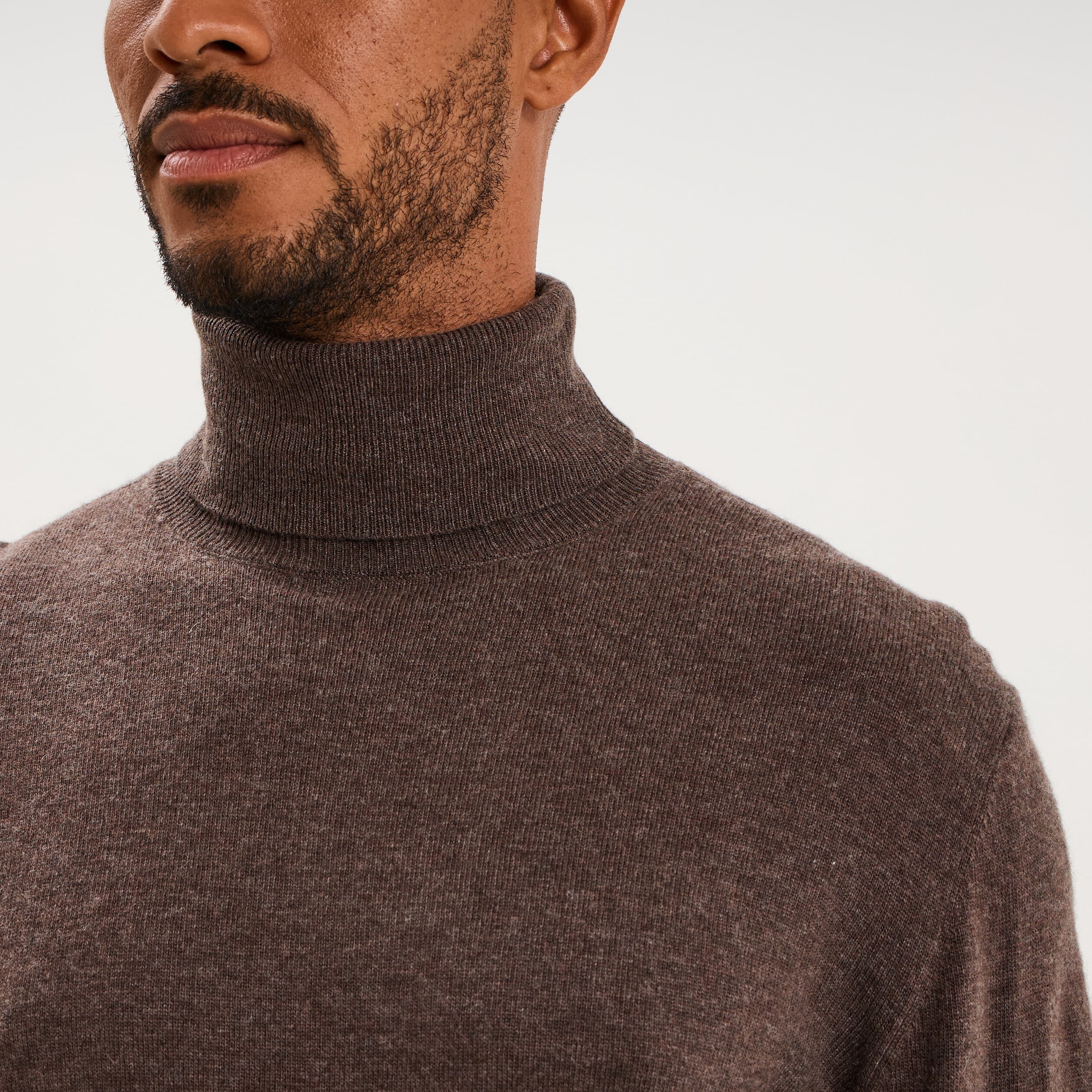 Pull col roul&eacute; manches longues marron chocolat homme