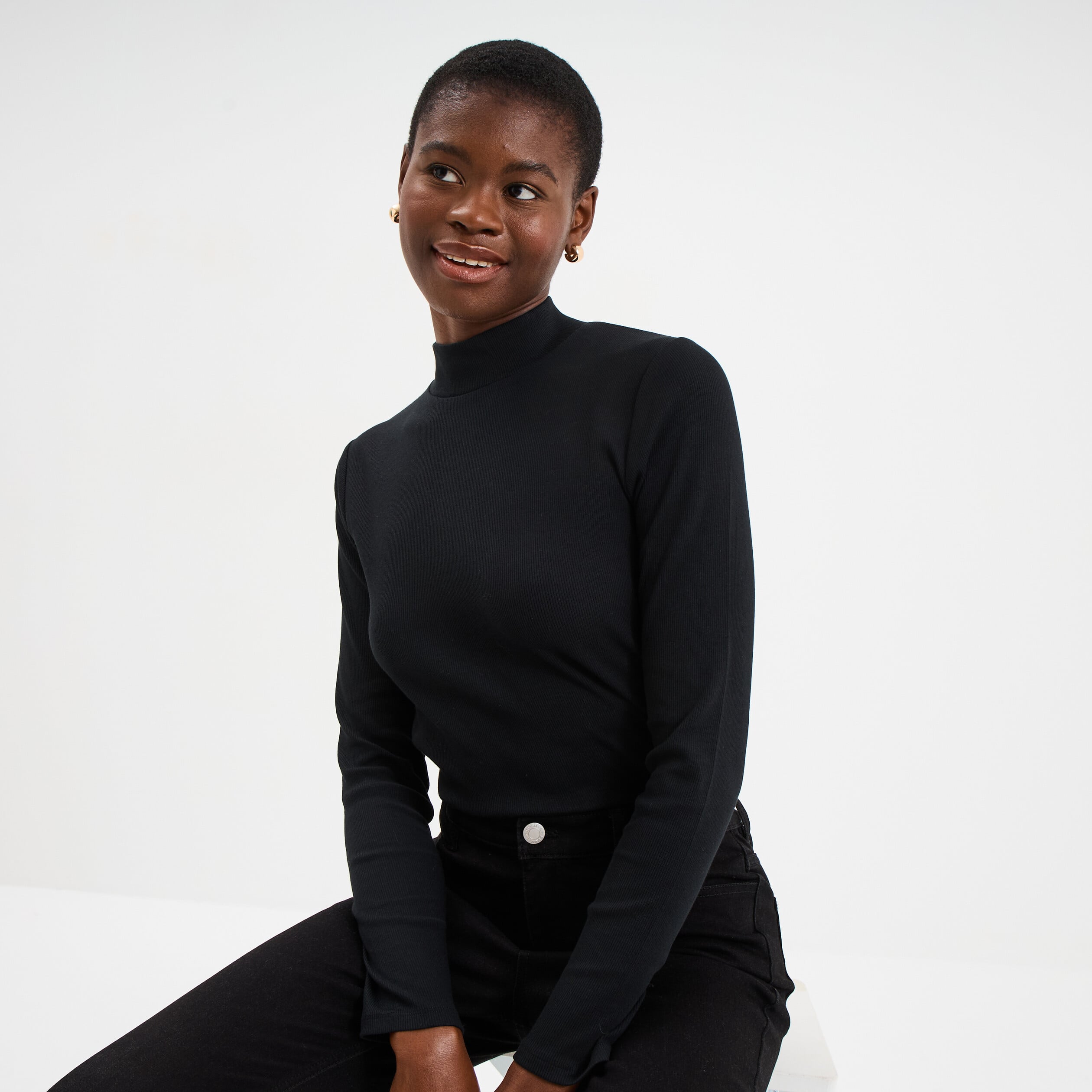 T-shirt ajust&eacute; col montant noir femme