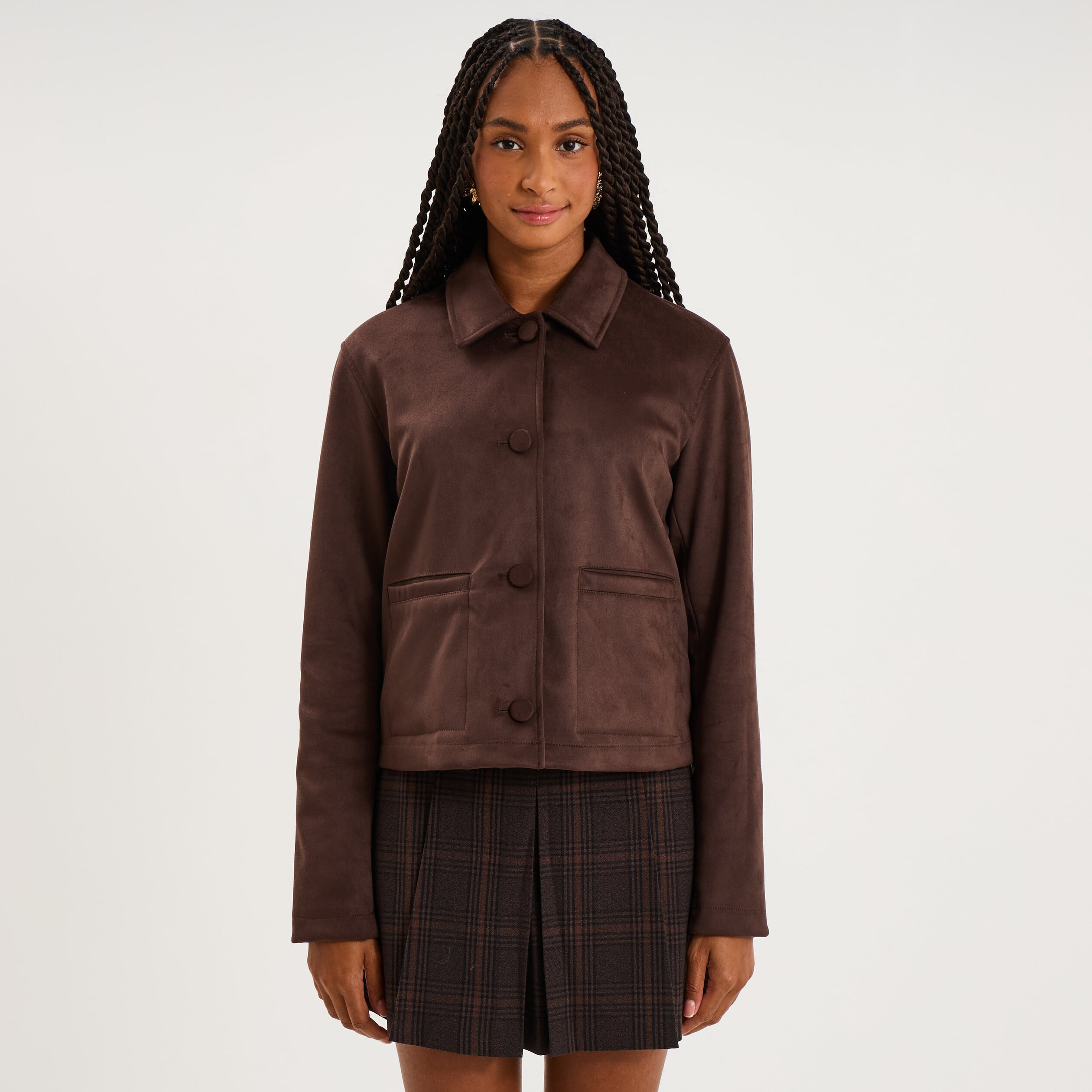 Veste courte effet su&eacute;dine boutonn&eacute;e marron fonc&eacute; femme