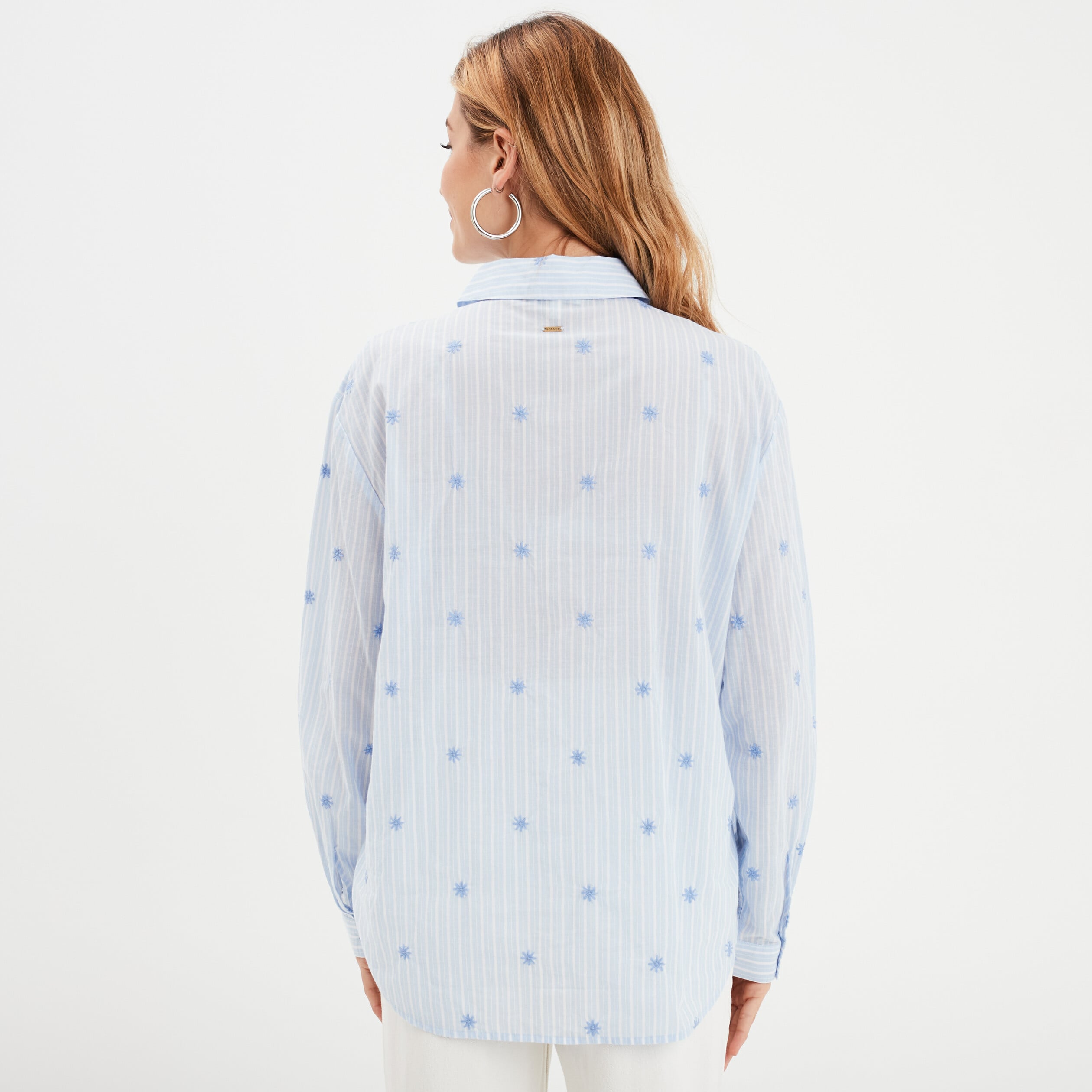Chemise droite brod&eacute;e coton bleu clair femme