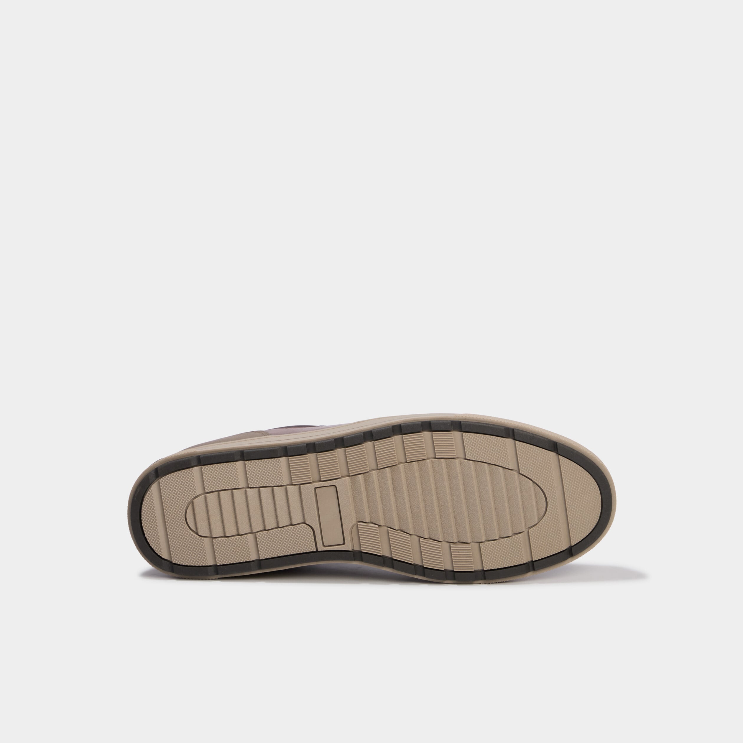 Baskets &agrave; lacets semelle plate bout rond marron homme