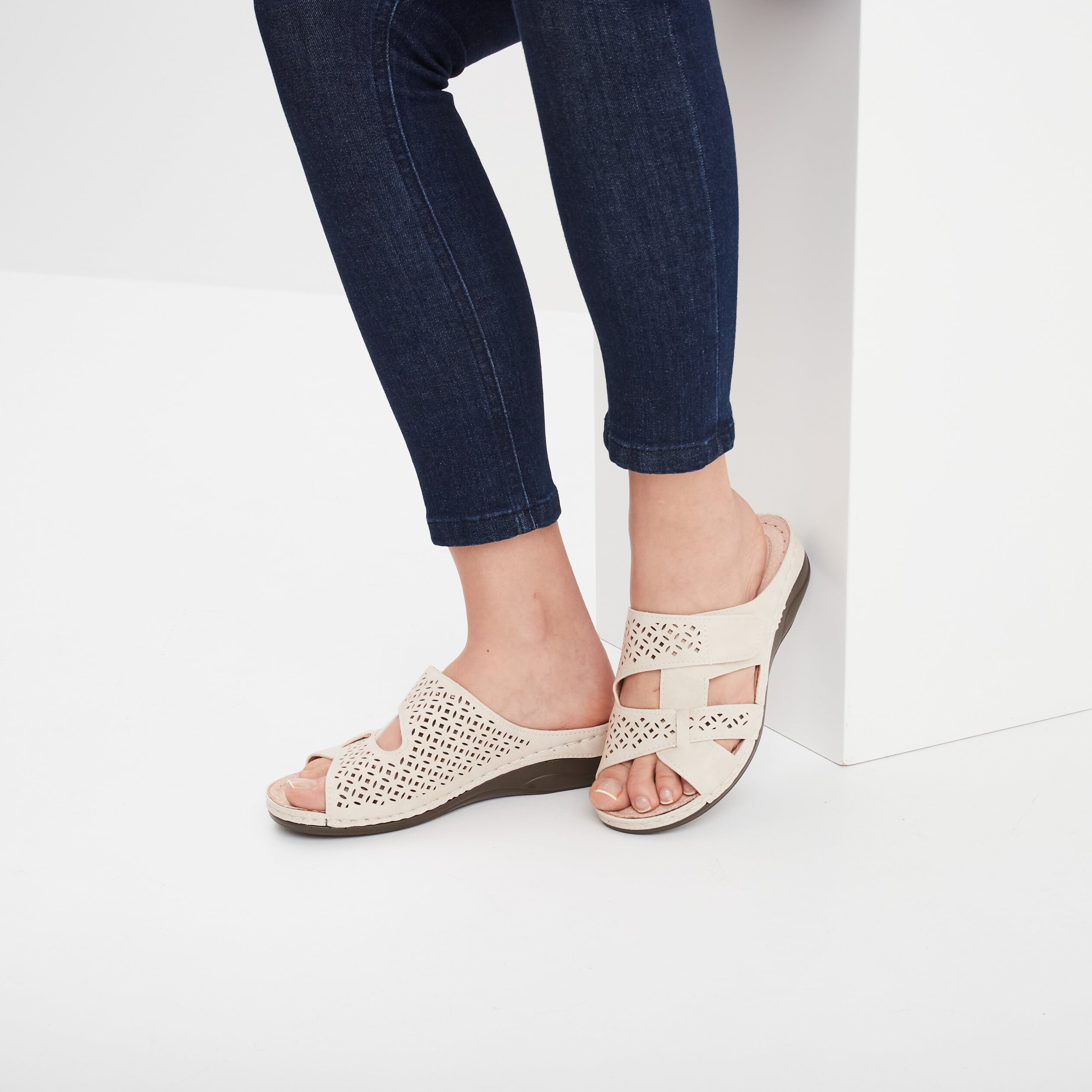 Sandales perforations Confortissimo blanc femme