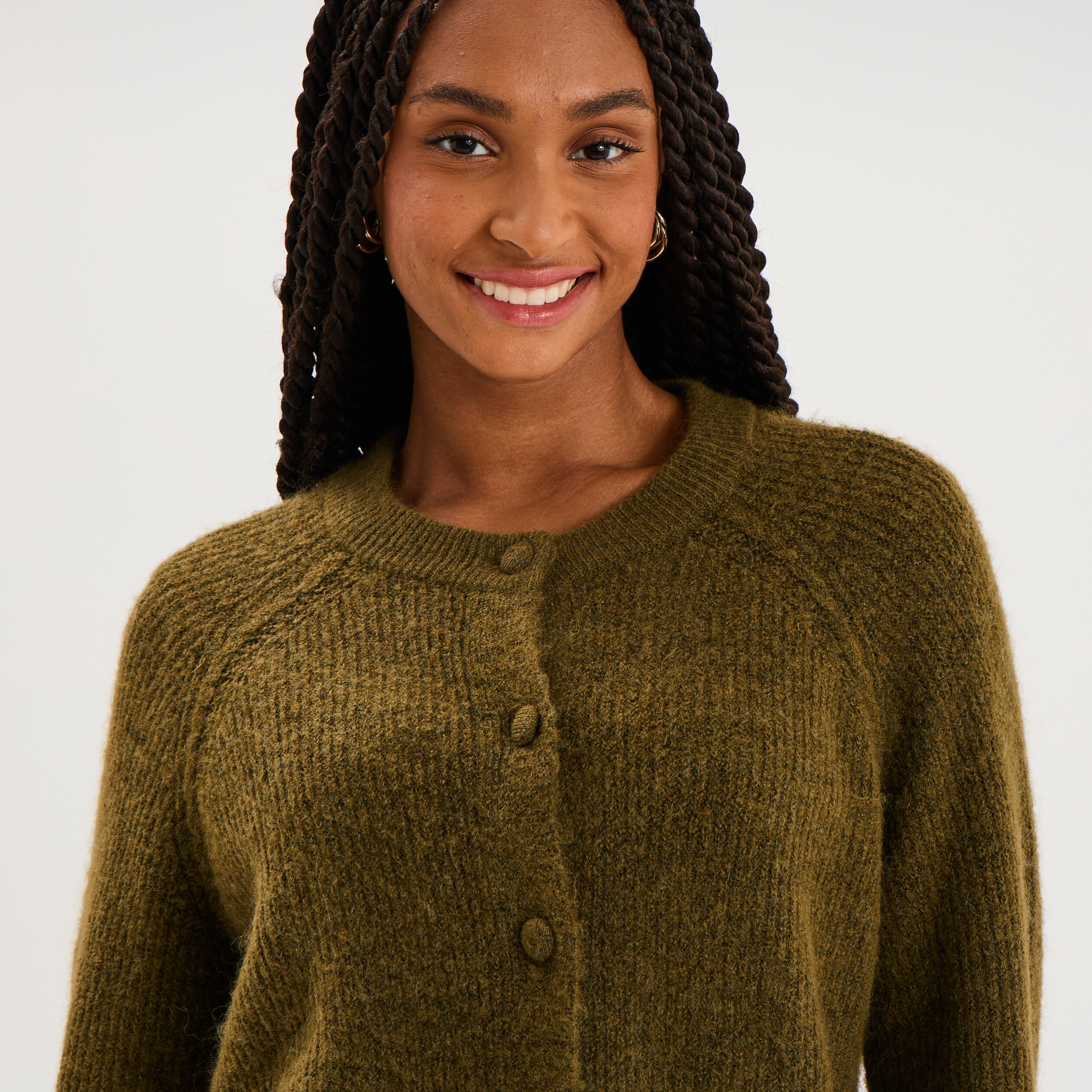 Gilet cardigan col rond boutonn&eacute; vert olive femme
