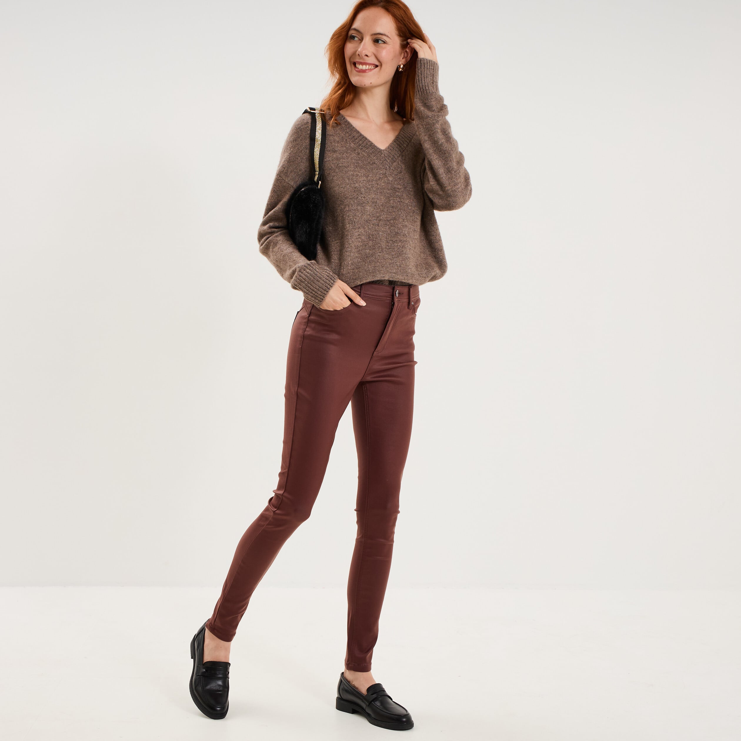 Pantalon enduit skinny push-up violet fonc&eacute; femme
