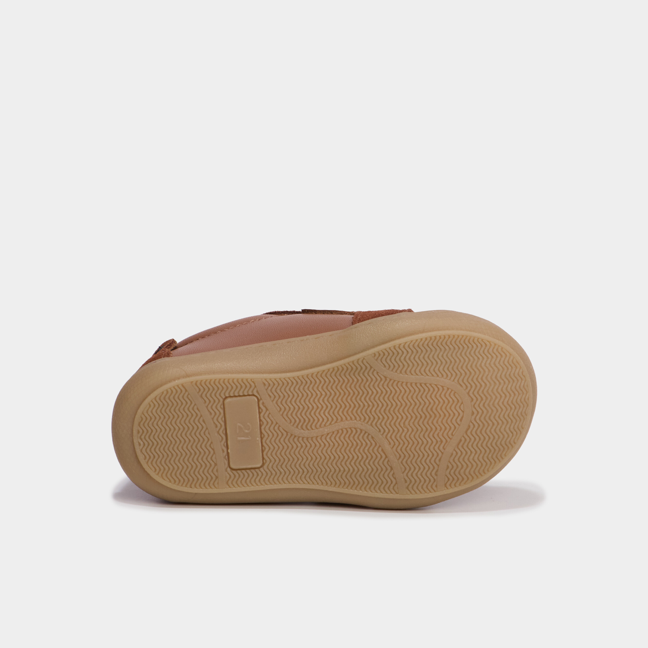Bottillons &agrave; scratchs en cuir camel b&eacute;b&eacute; gar&ccedil;on