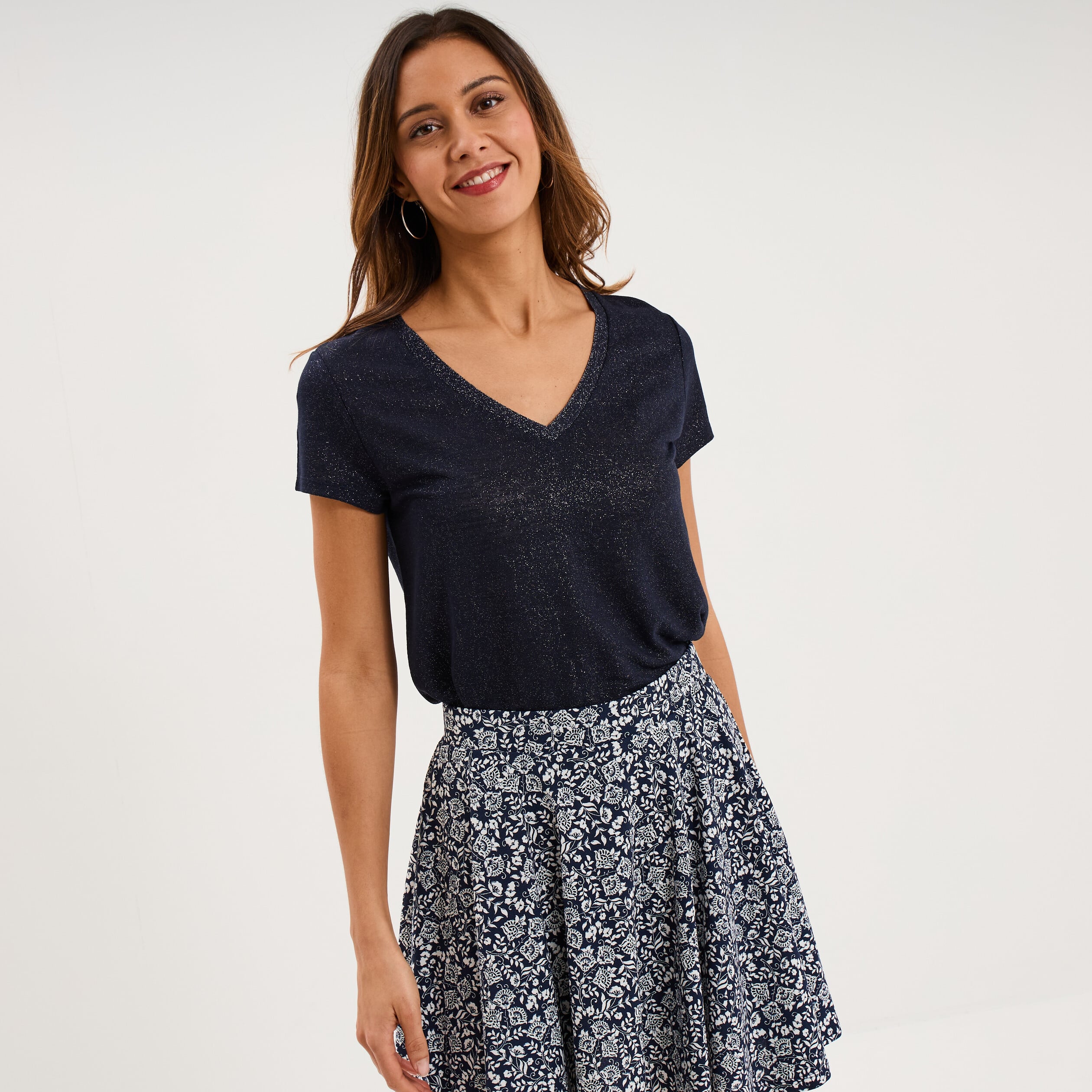 T-shirt col en V manches courtes bleu fonc&eacute; femme