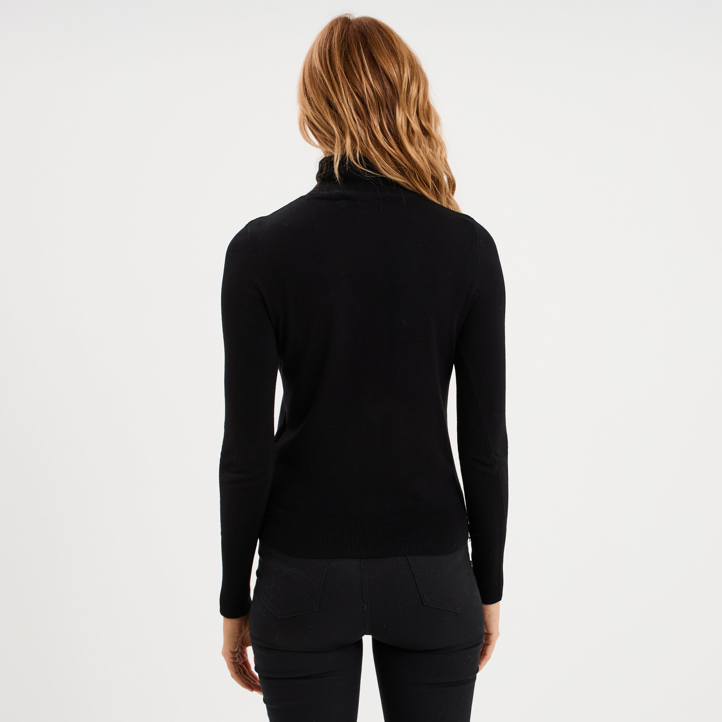 Pull col roul&eacute; avec boutons poignets noir femme