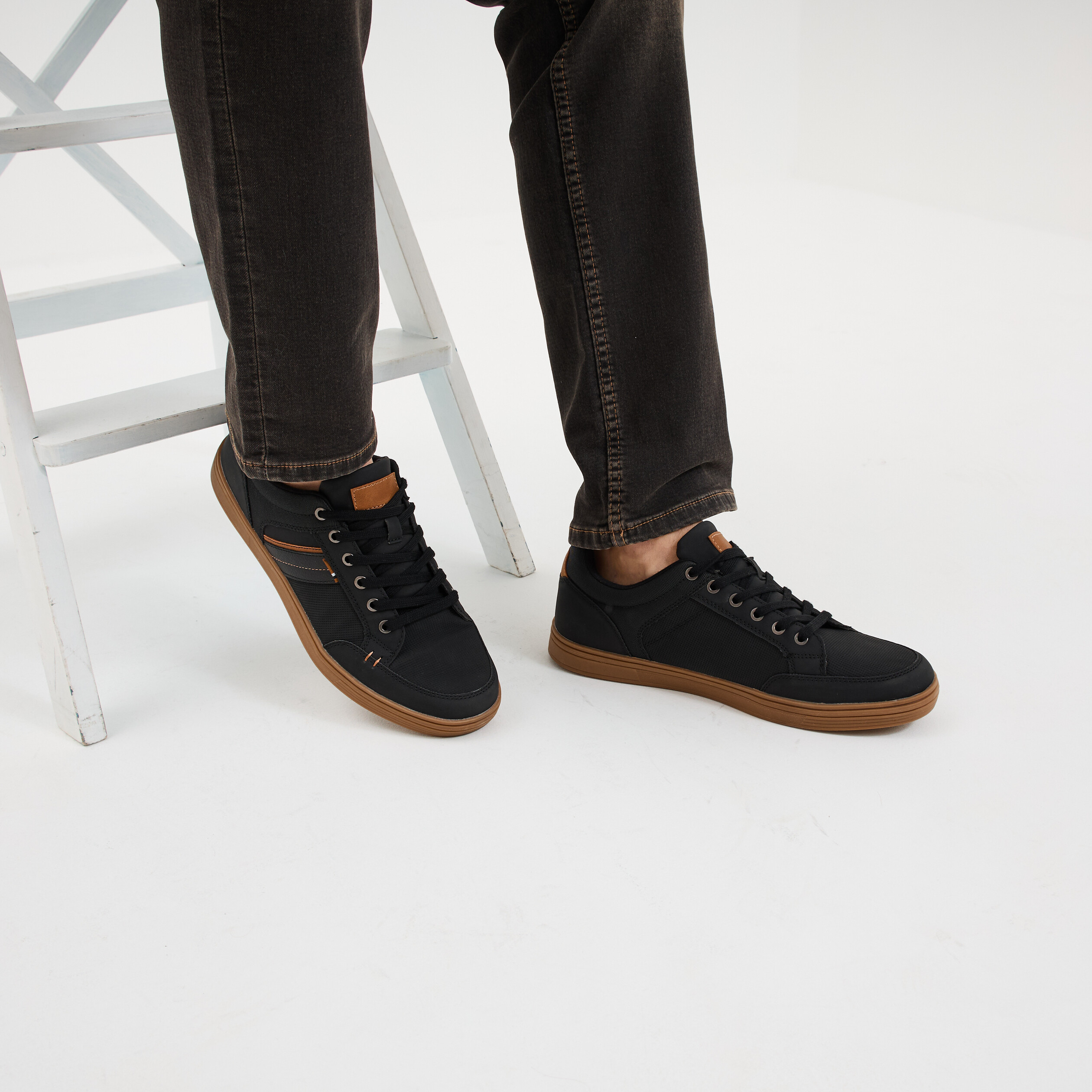 Baskets &agrave; lacets noir homme