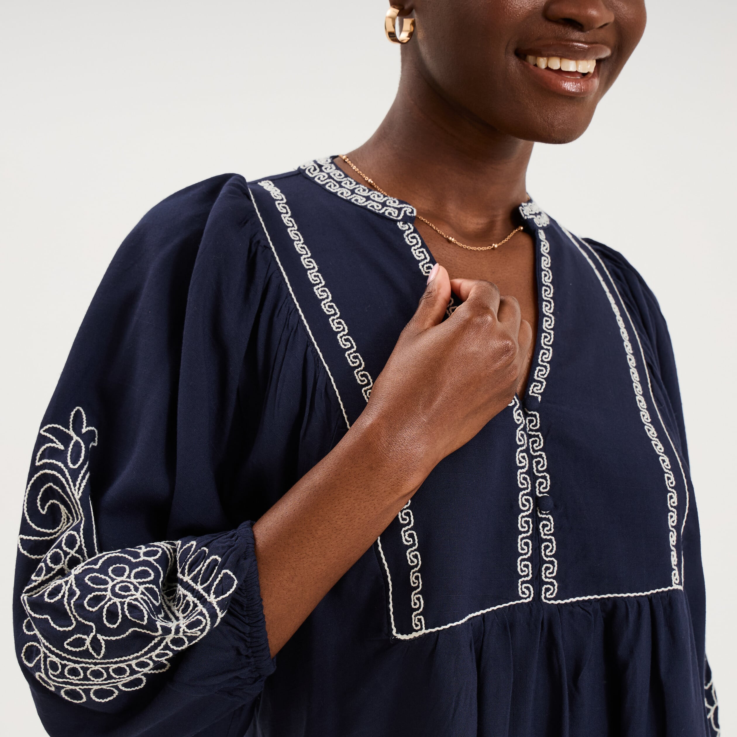 Blouse brod&eacute;e oversize col tunisien bleu fonc&eacute; femme