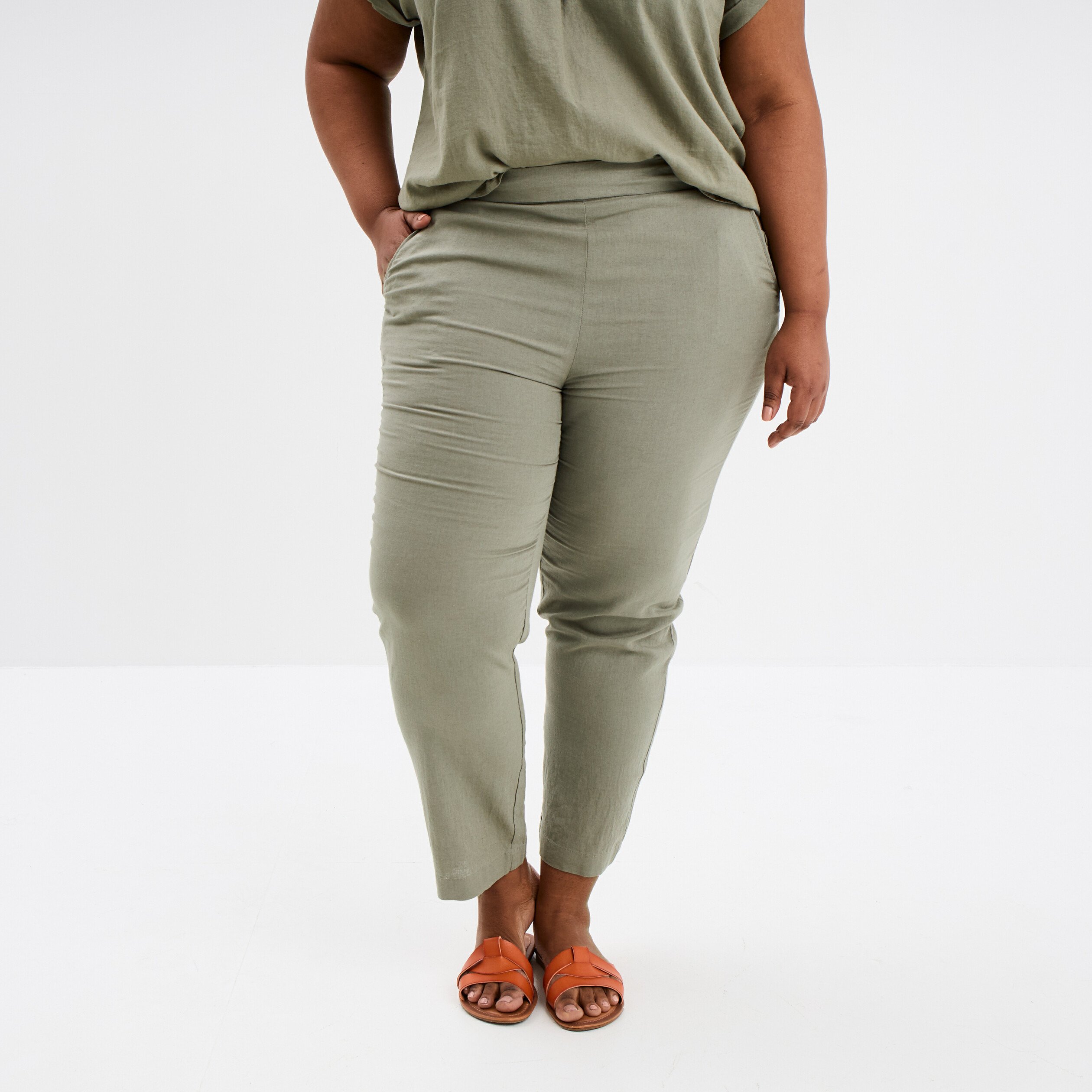 pantalon chino droit en lin melange vert kaki femmegt Pantalon chino droit en lin mélangé vert kaki femme grande taille