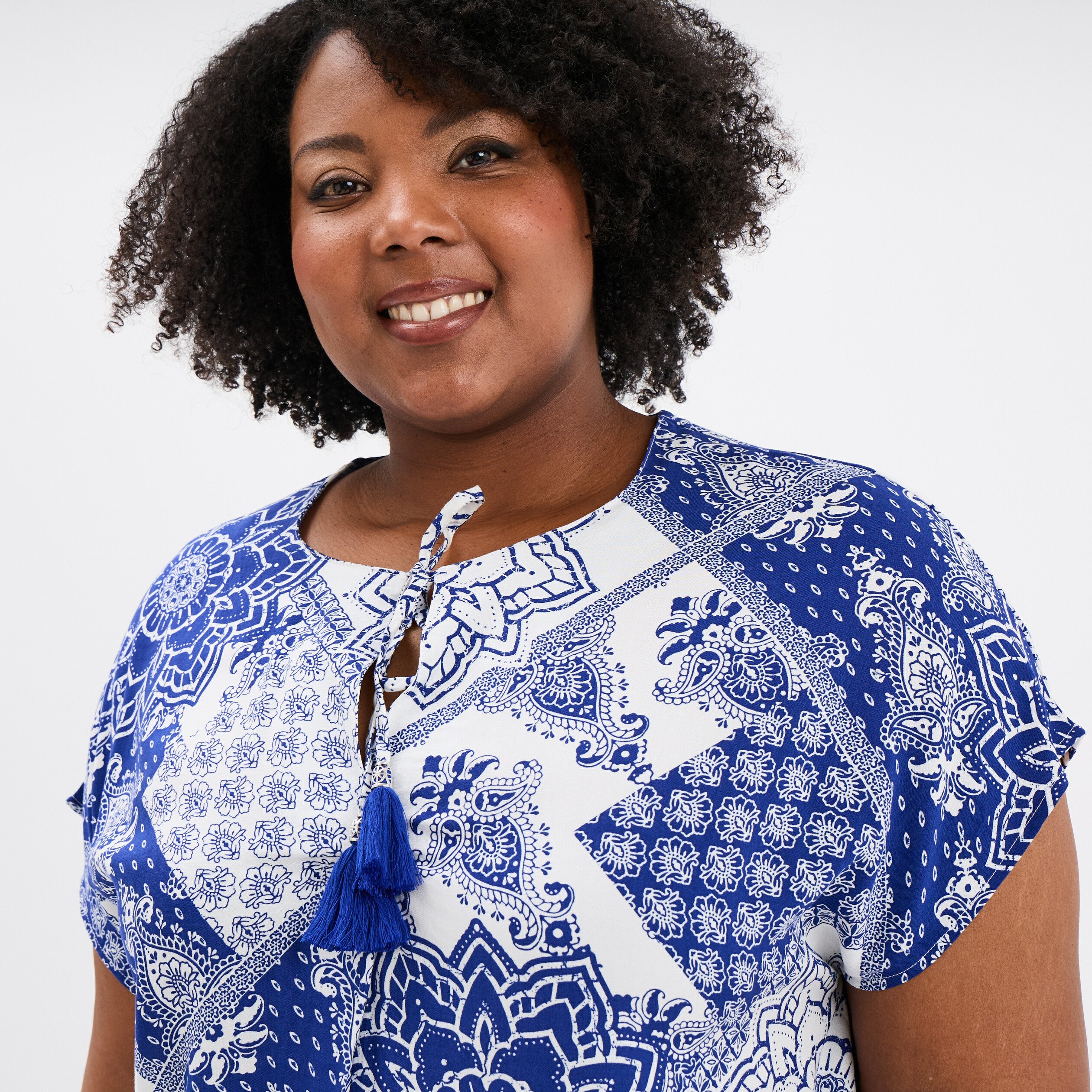 blouse fluide col a cordons bleu femmegt Blouse fluide col à cordons bleu femme grande taille