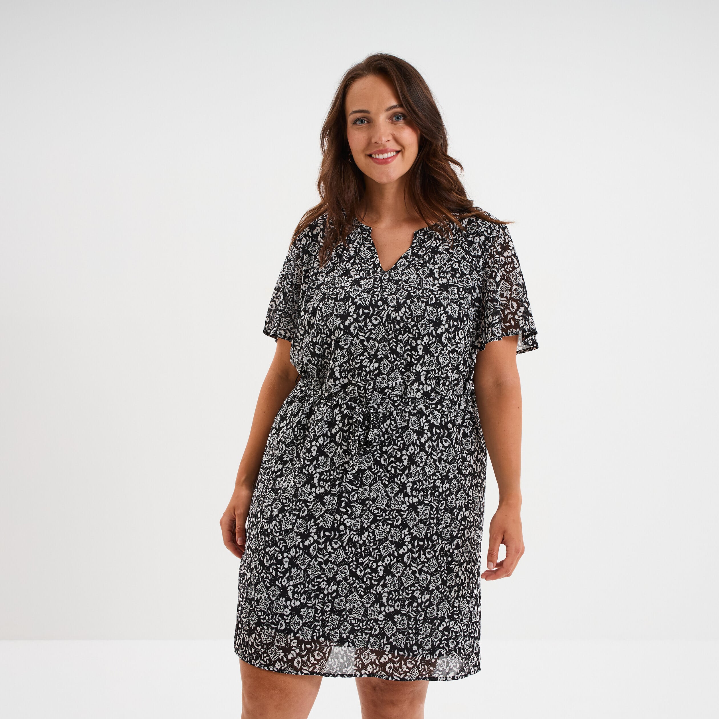 Robe courte col tunisien manches courtes noir femme grande taille
