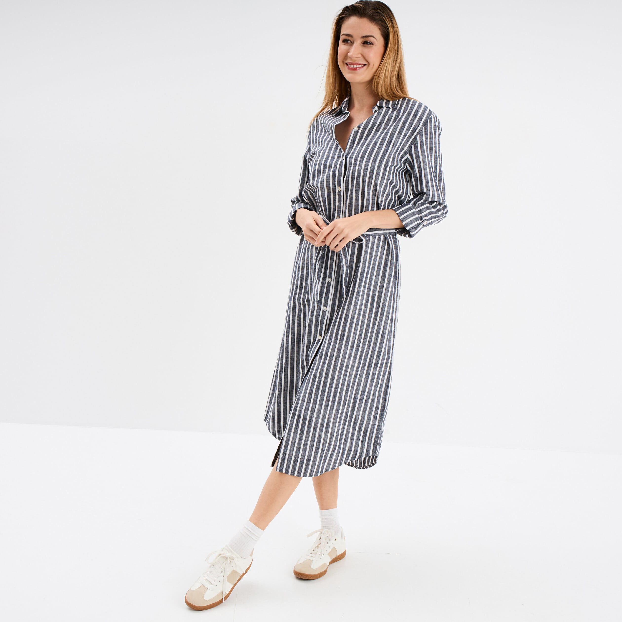 Robe chemise longue ceintur&eacute;e coton bleu marine femme