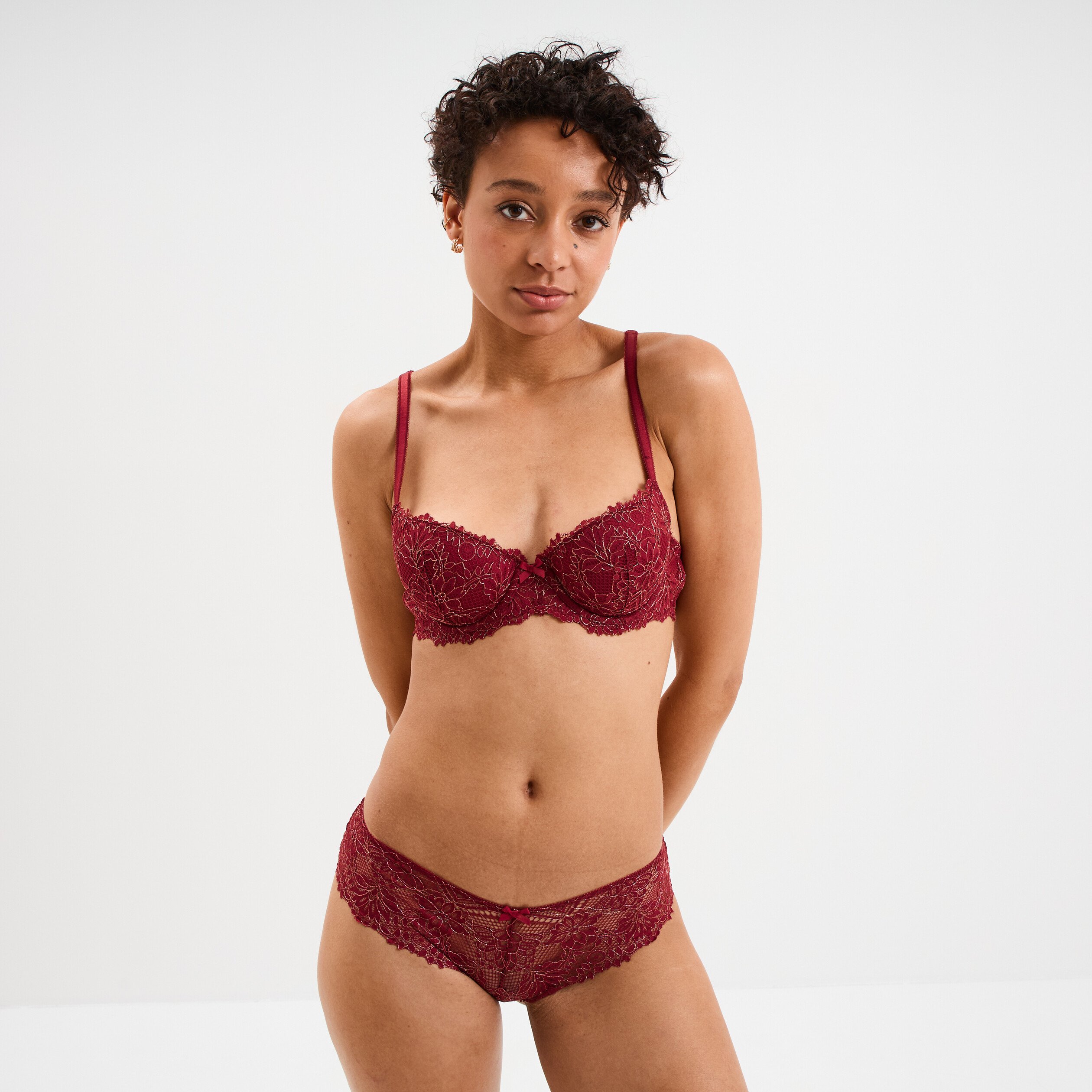 soutien gorge emboitant padde dentelle rouge fonce femme Soutien-gorge emboîtant paddé dentelle rouge foncé femme