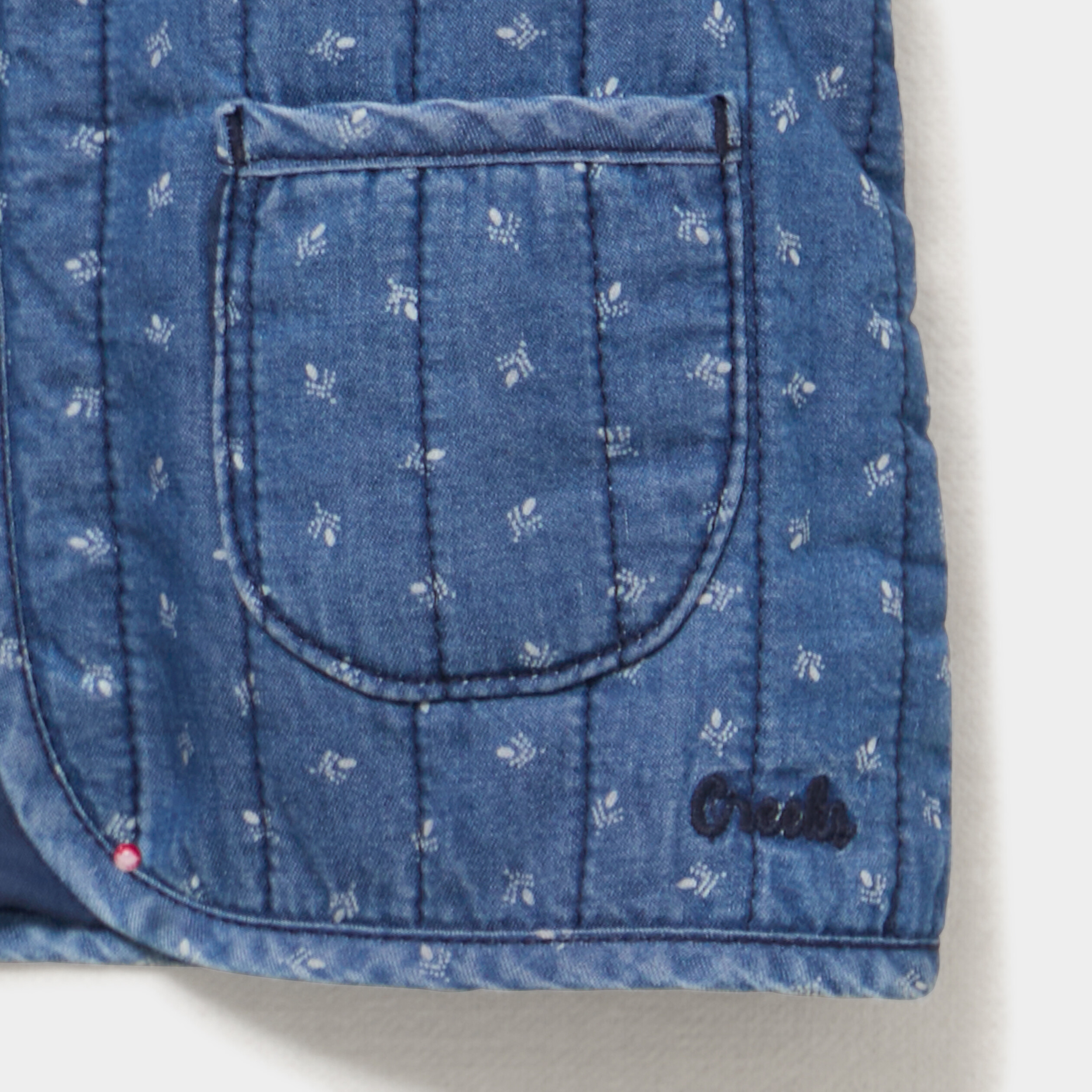 Gilet sans manches matelass&eacute; en jean denim stone b&eacute;b&eacute; fille