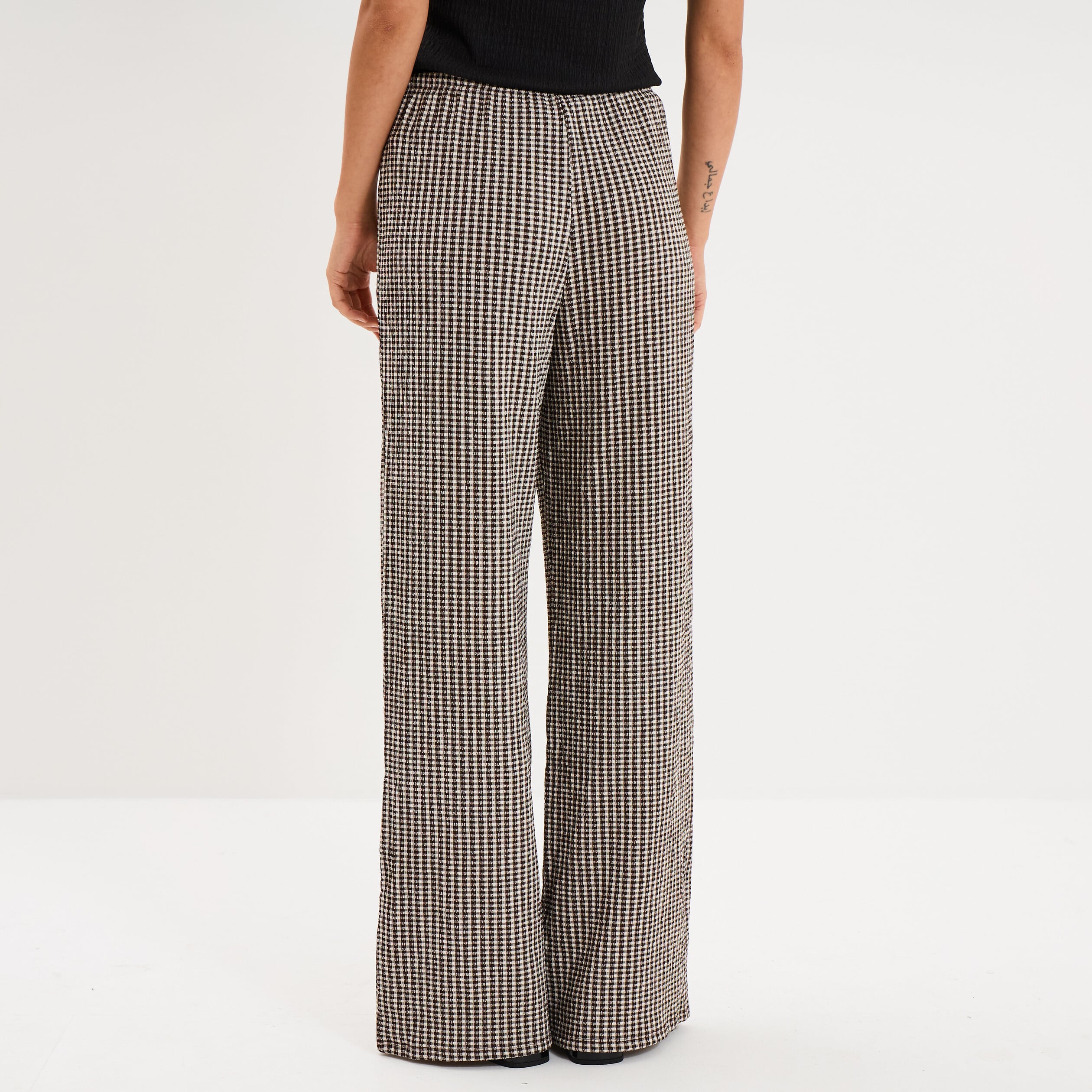 Pantalon large effet gaufr&eacute; marron chocolat femme