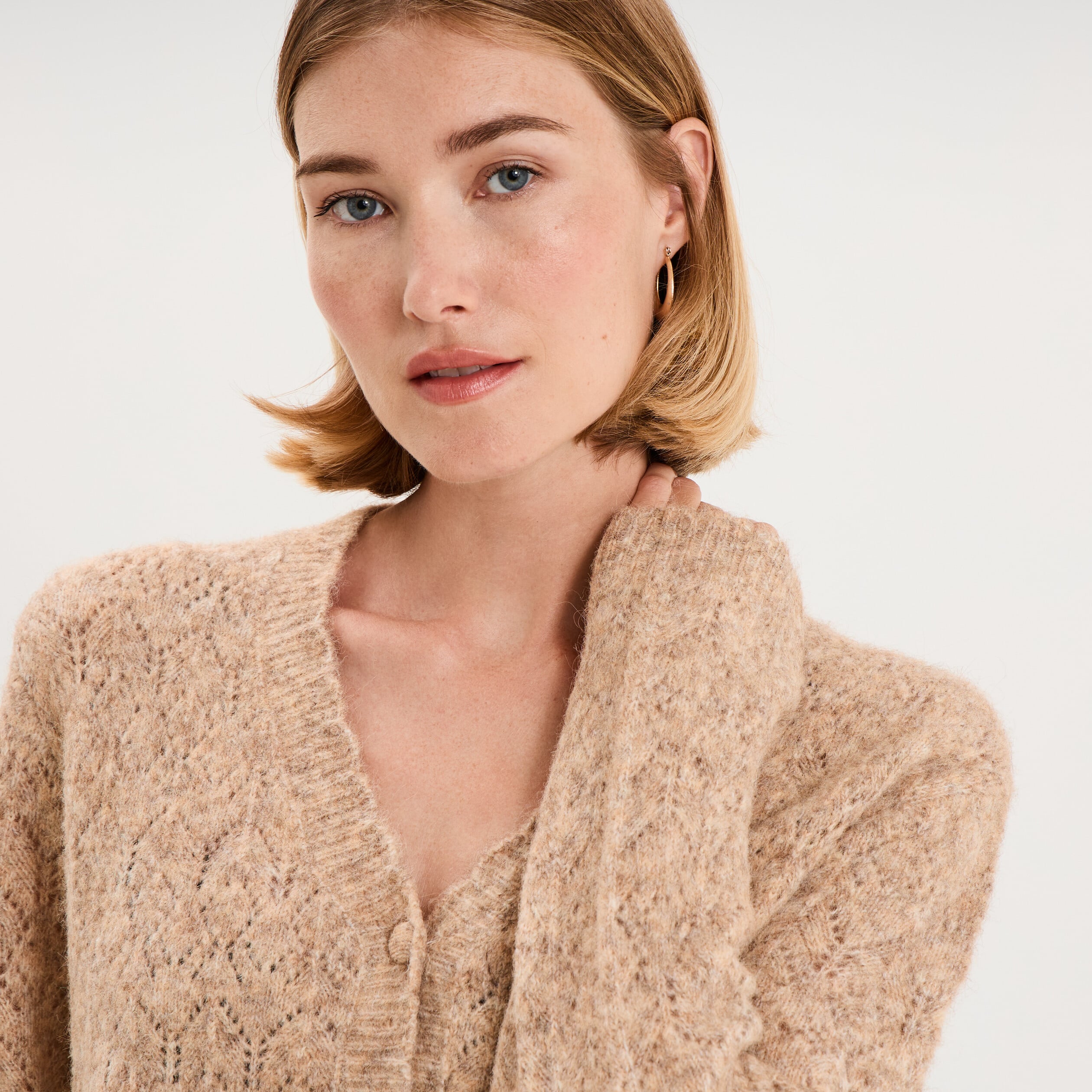 Gilet cardigan ajour&eacute; manches longues beige femme