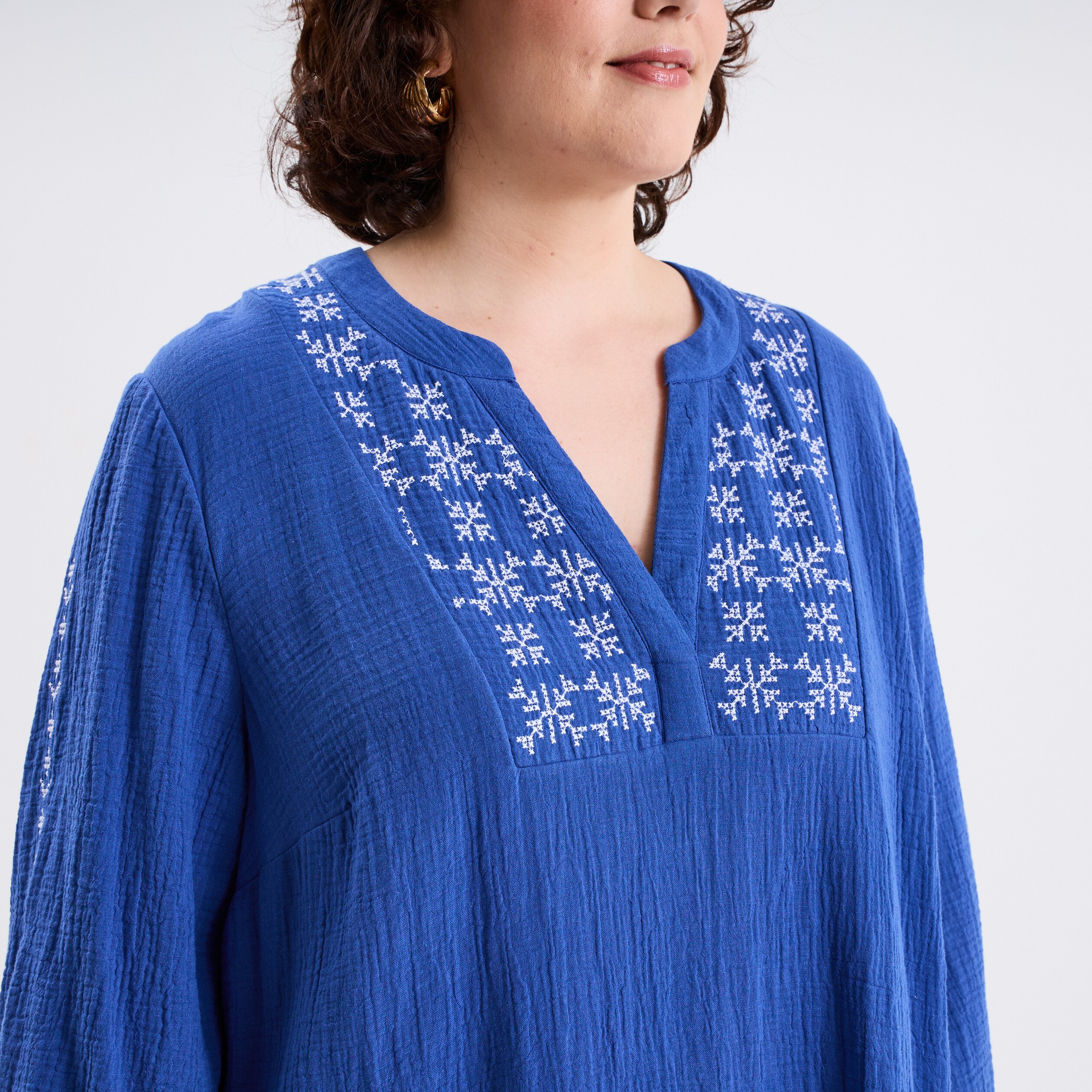 robe brodee evasee gaze de coton bleu roi femmegt Robe brodée évasée gaze de coton bleu roi femme grande taille