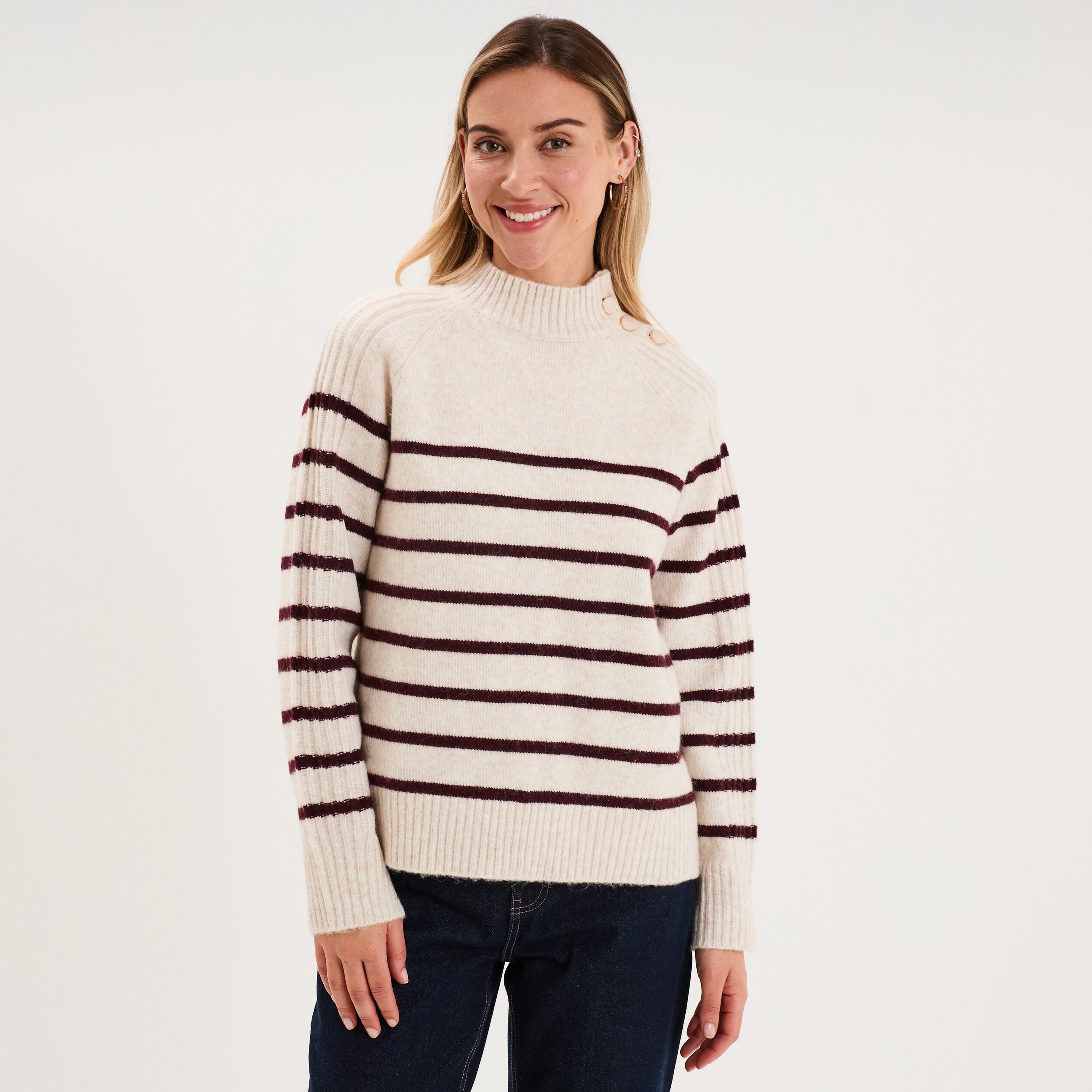 Pull col montant boutonn&eacute; ecru femme