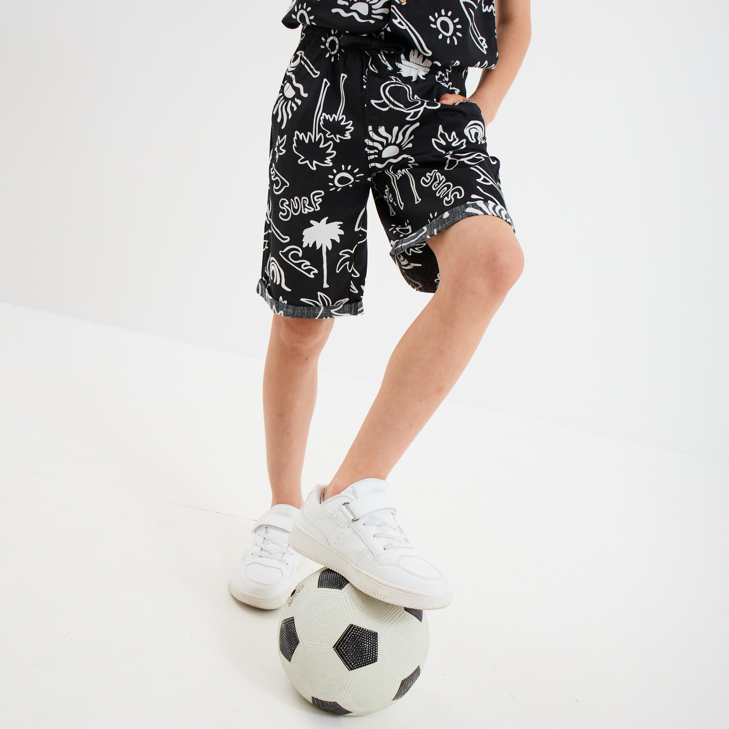 Short bermuda droit taille &eacute;lastiqu&eacute;e noir gar&ccedil;on