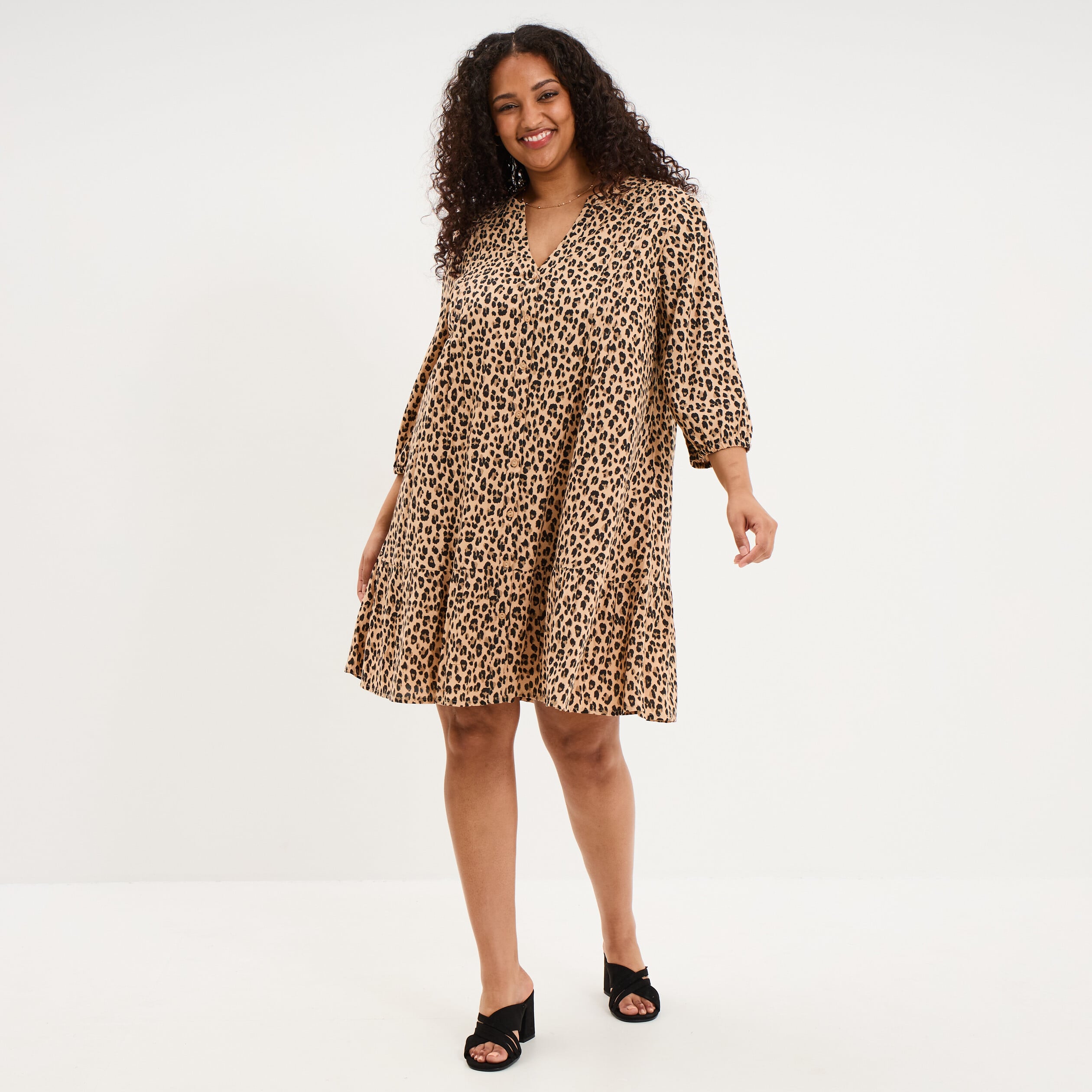 Robe courte fluide &eacute;vas&eacute;e boutonn&eacute;e beige clair femme grande taille