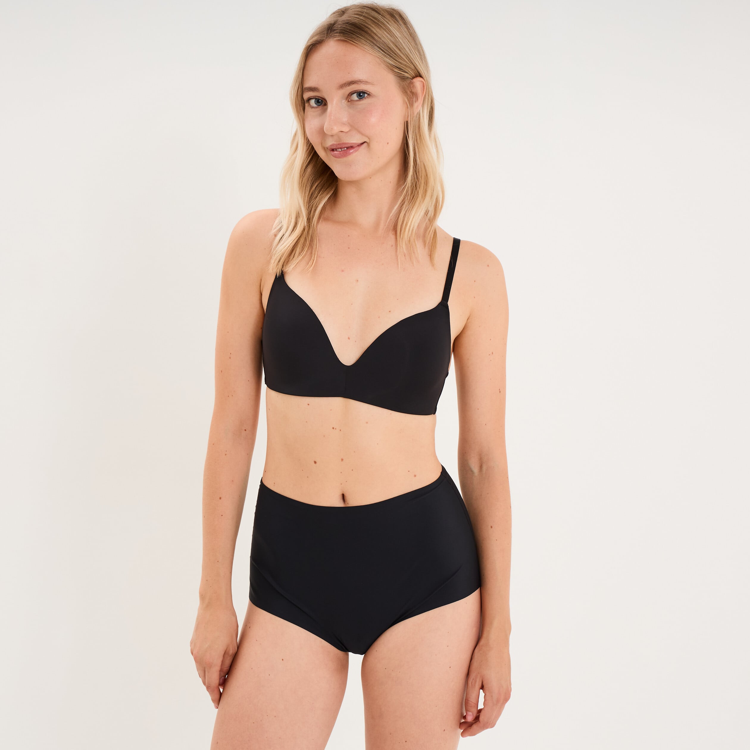 Soutien-gorge triangle bretelles fines noir femme
