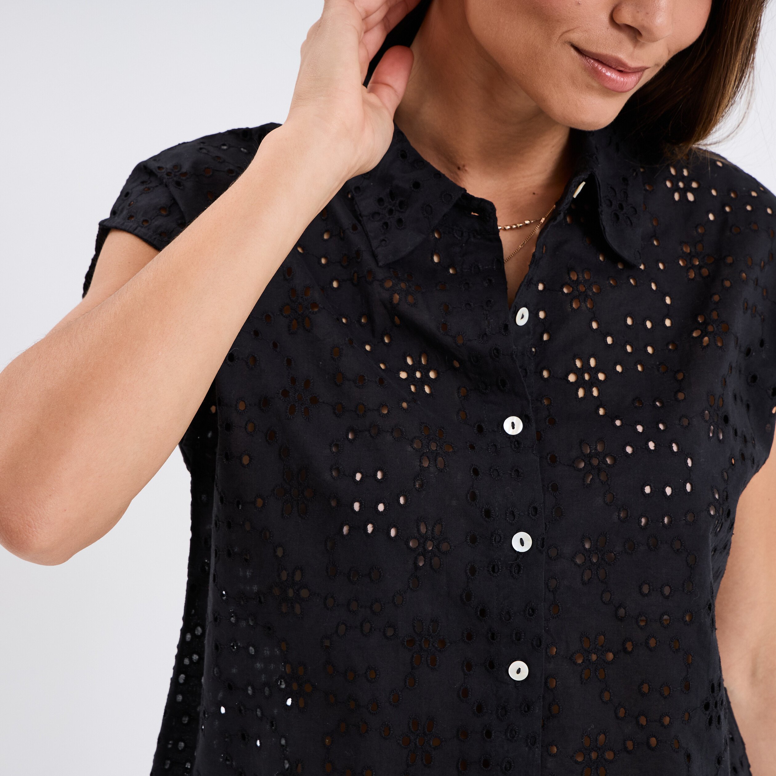 chemise broderie anglaise sans manches noir femme Chemise broderie anglaise sans manches noir femme