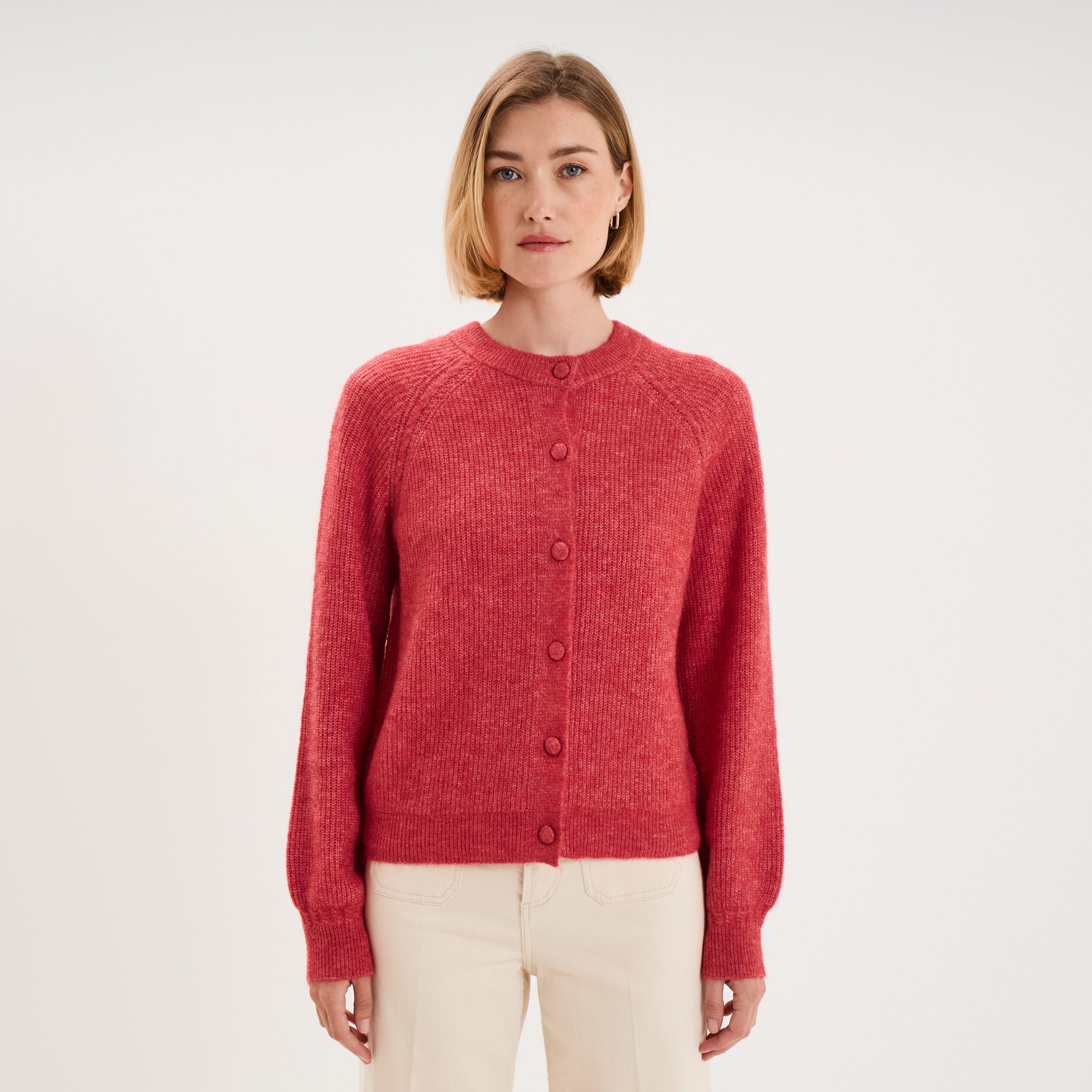 Gilet cardigan col rond boutonn&eacute; rose cerise femme