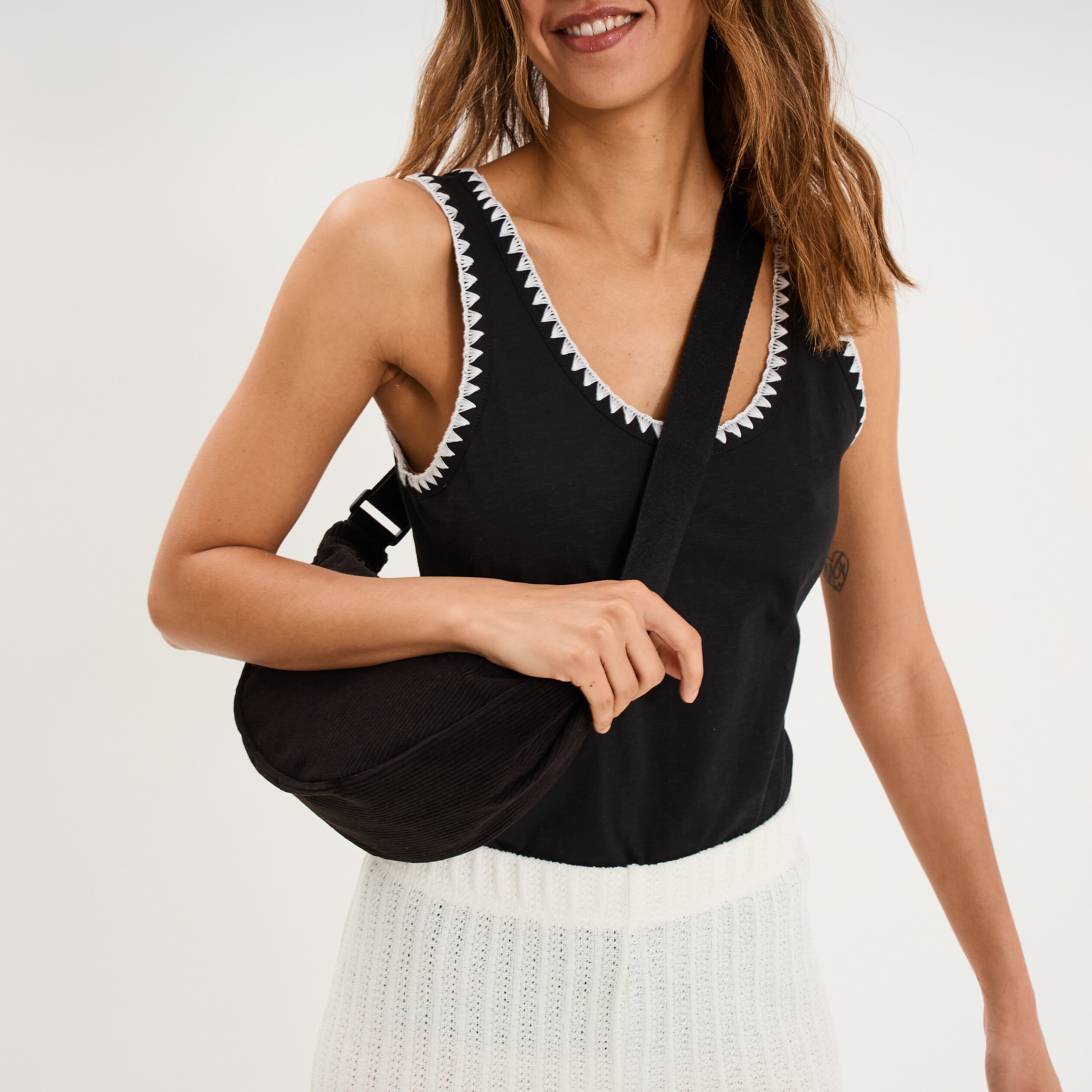 Sac banane effet velours c&ocirc;tel&eacute; noir femme