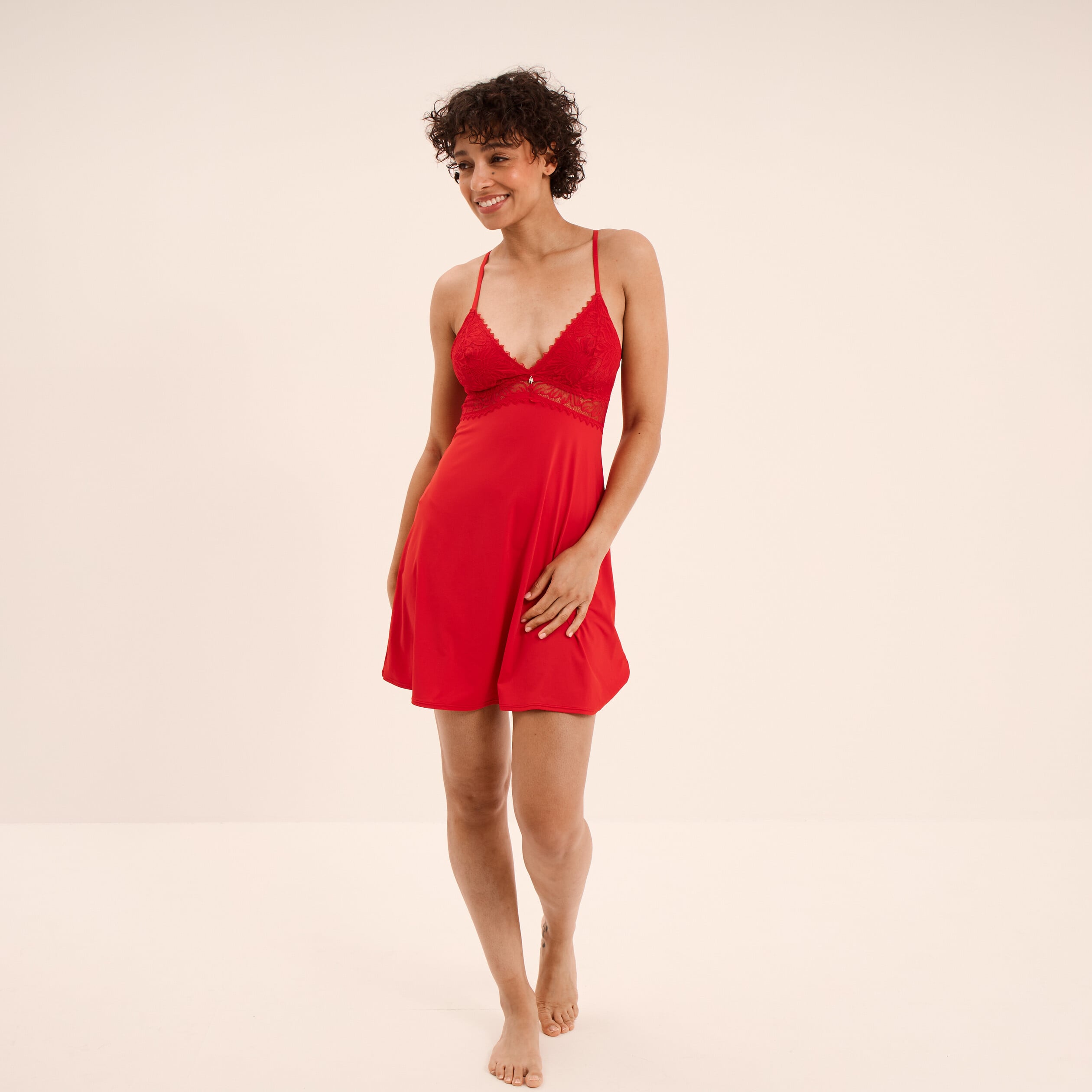 Nuisette avec dentelle rouge femme