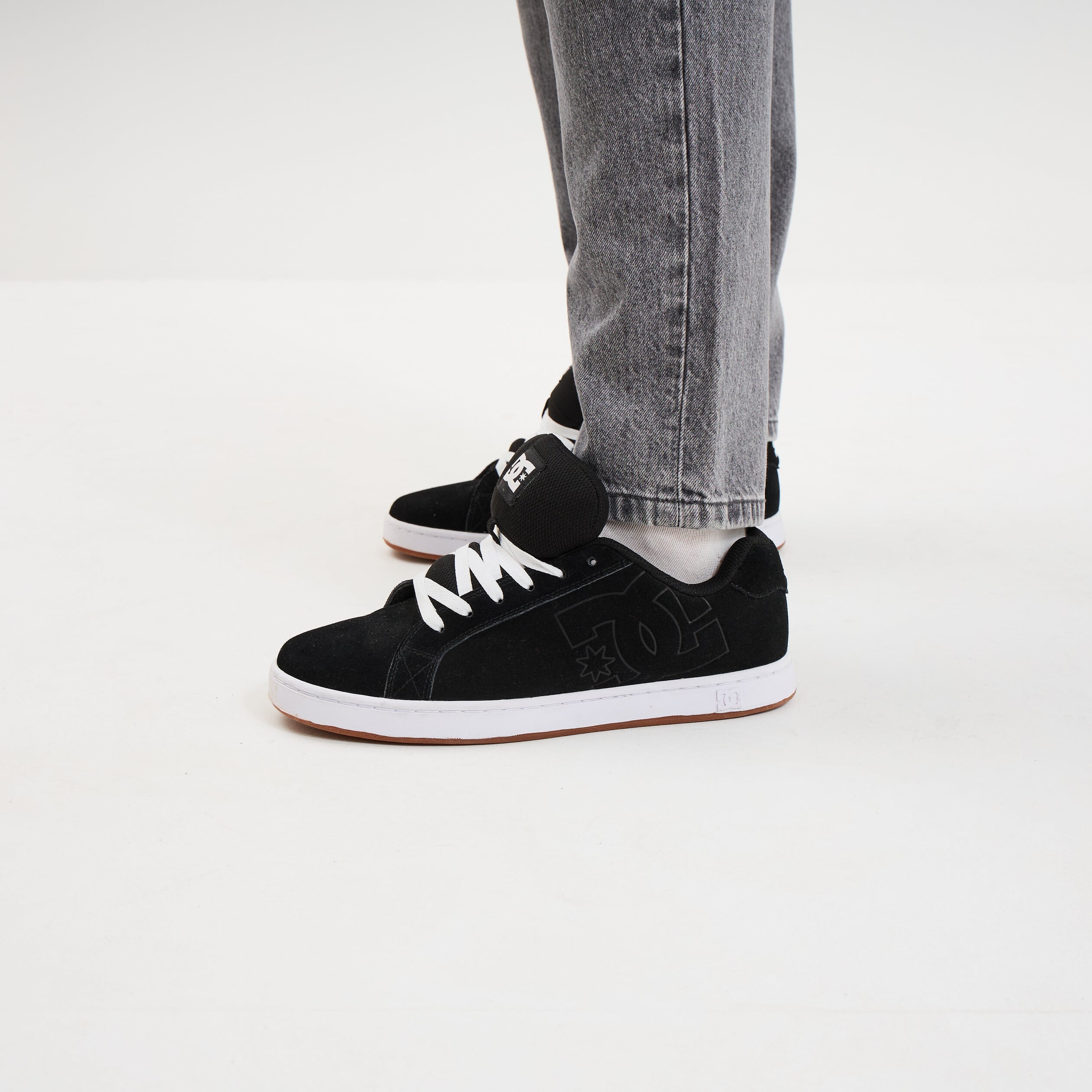 Tennis basses en cuir &agrave; lacets noir homme