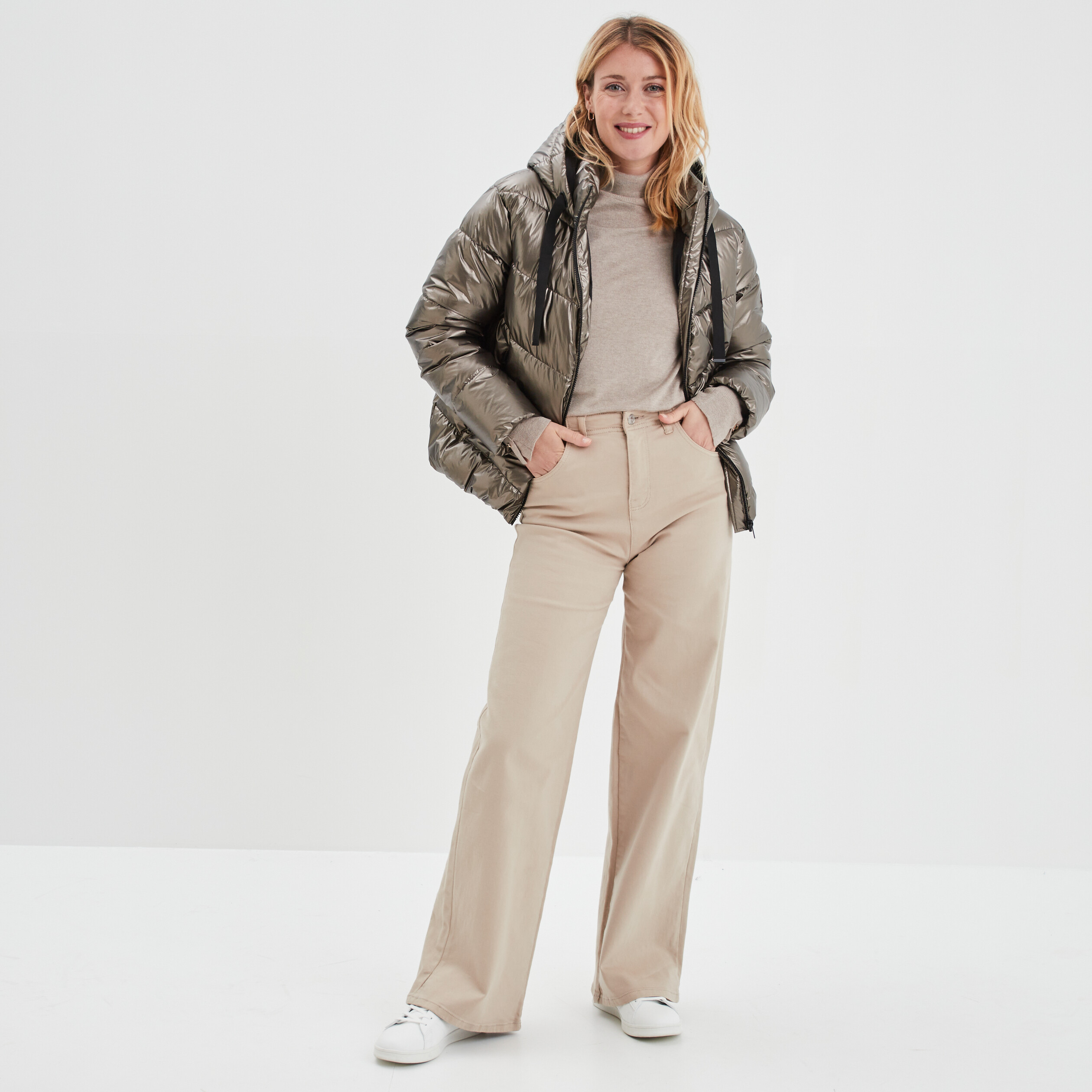 Pull col roulé boutons aux poignets beige femme