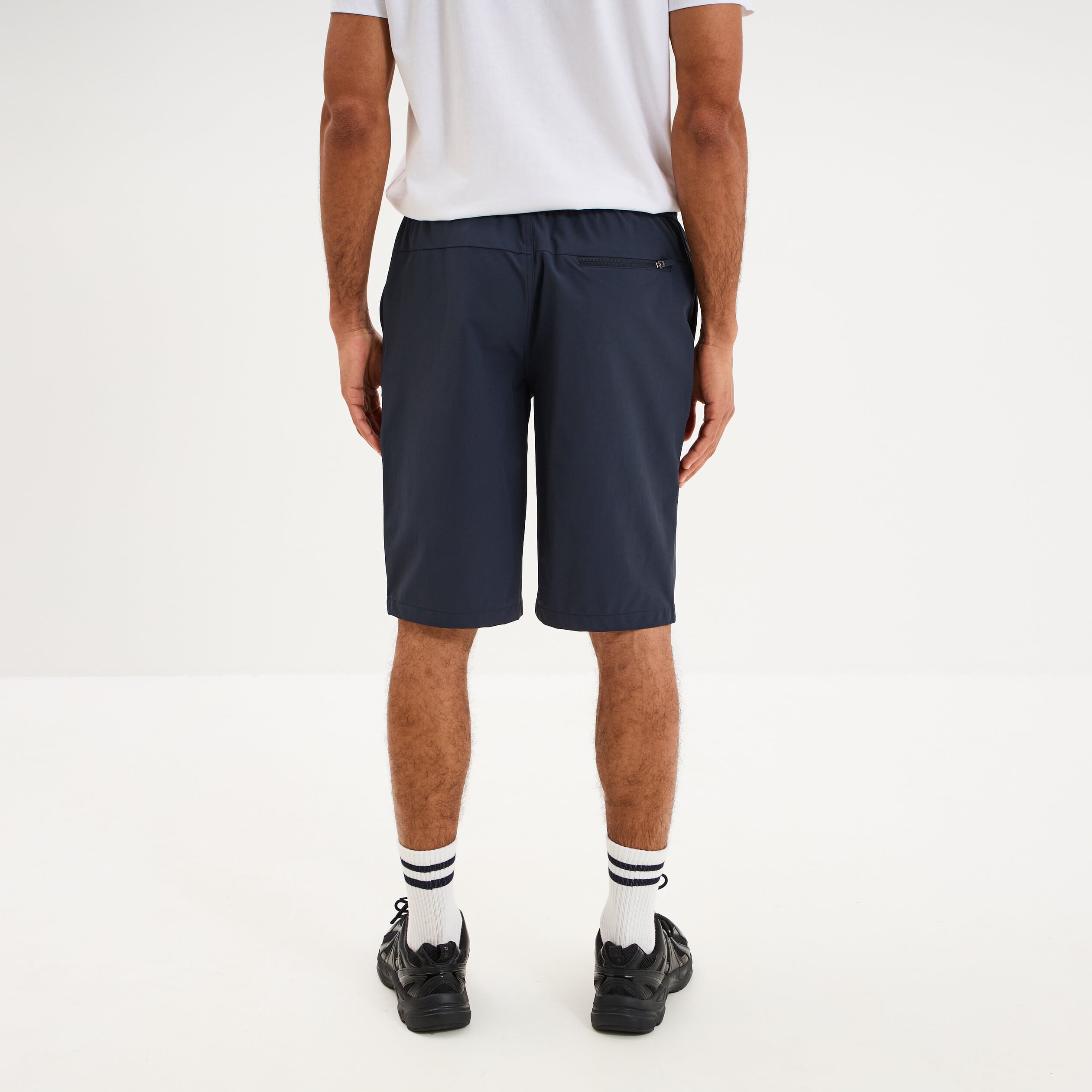 Short de randonn&eacute;e respirant gris fonc&eacute; homme
