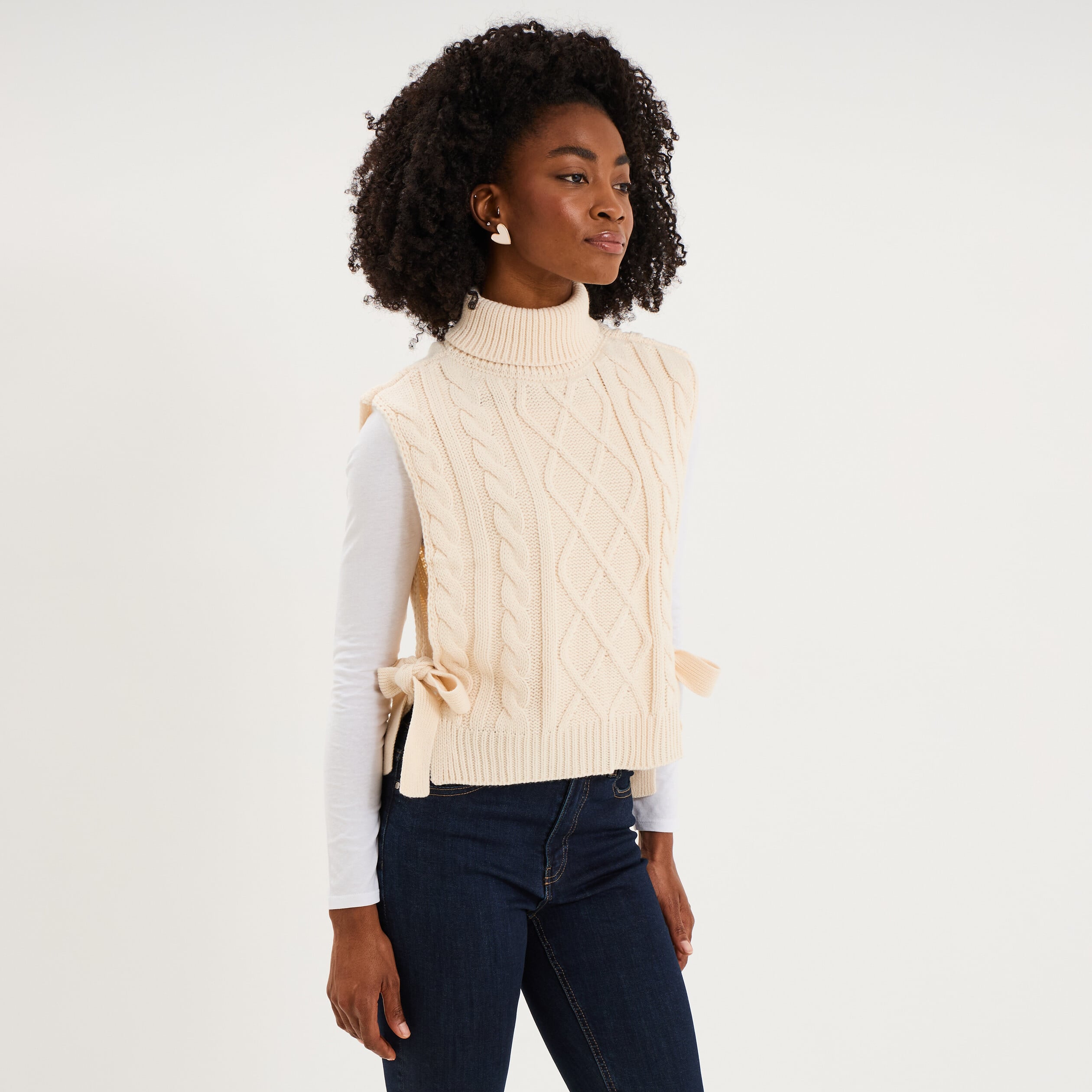 Pull poncho col roul&eacute; sans manches sable femme