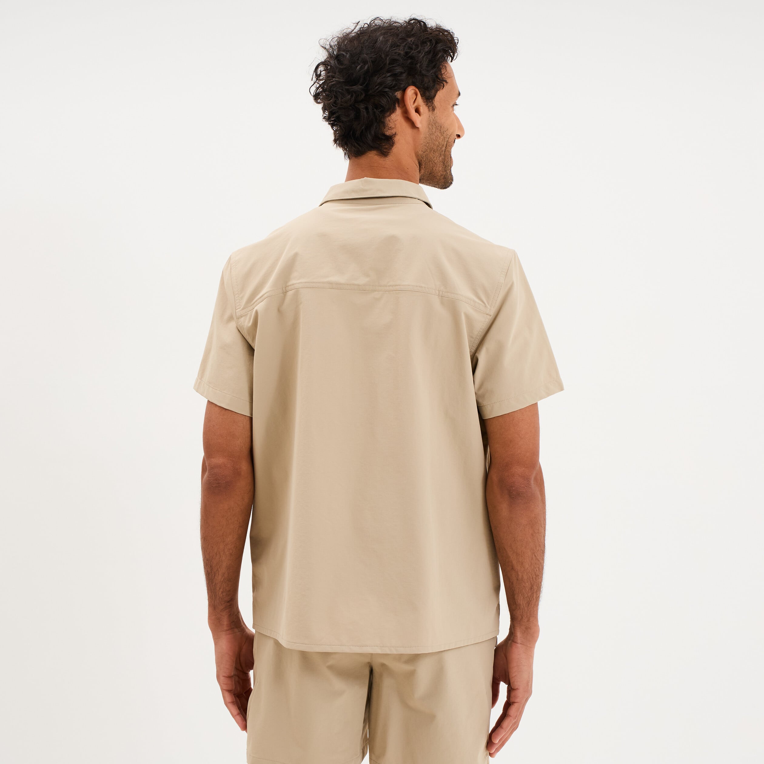 Chemise d&eacute;perlante droite stretch beige homme