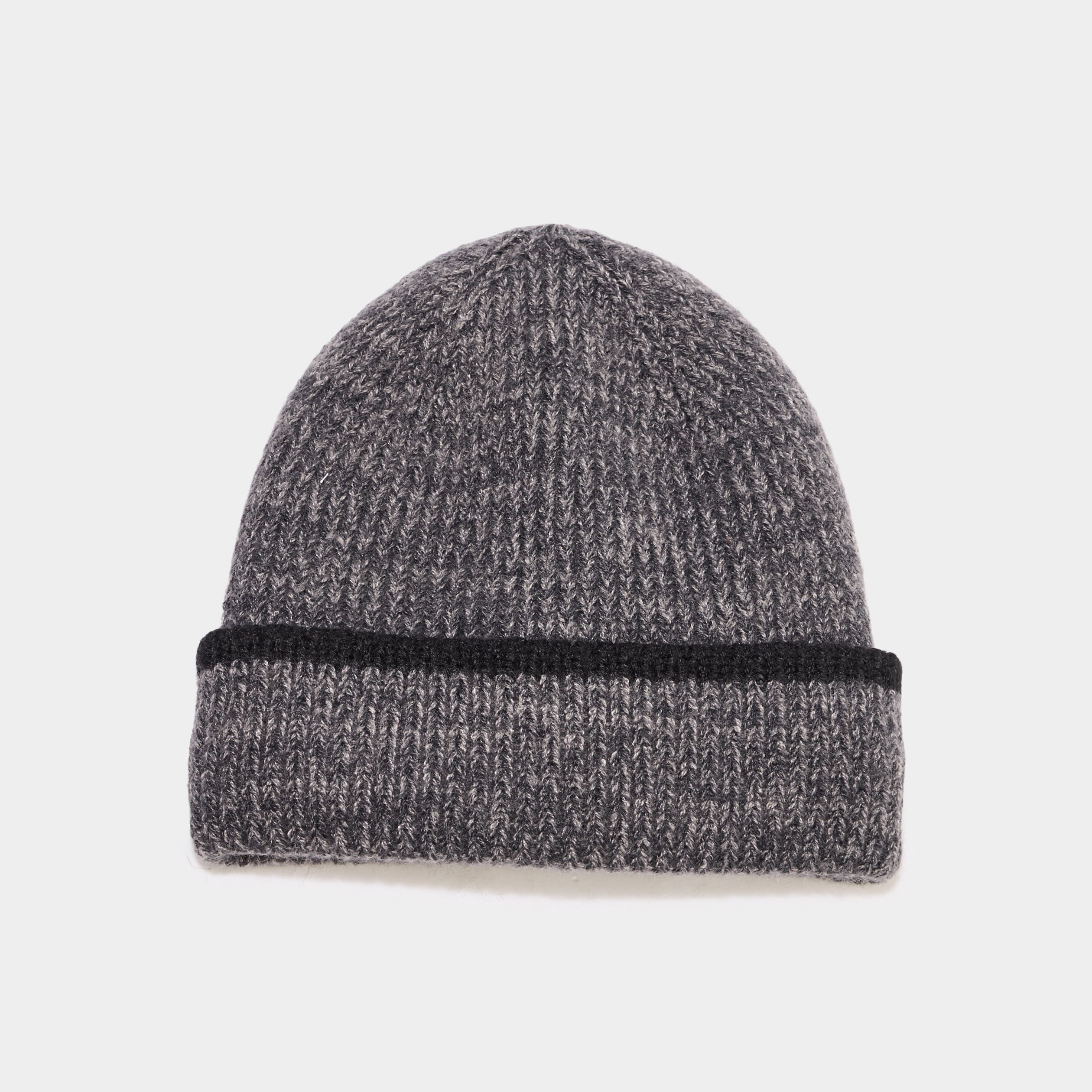Bonnet en maille effet tricot gris fonc&eacute; gar&ccedil;on