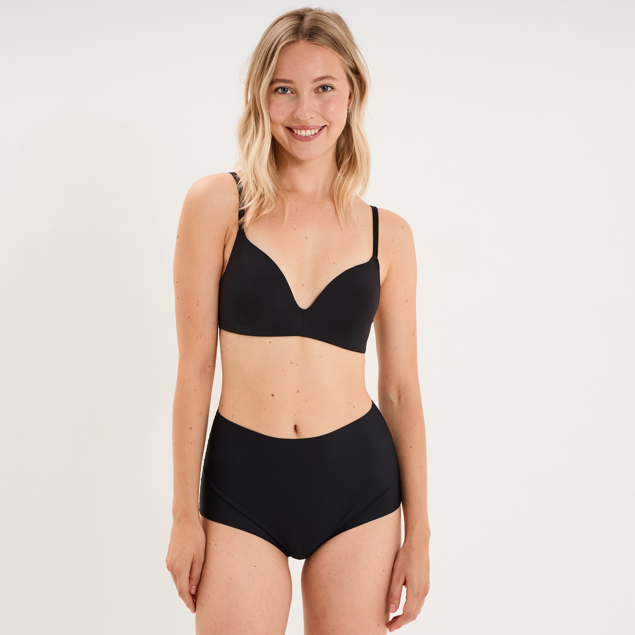 Soutien-gorge triangle bretelles fines noir femme