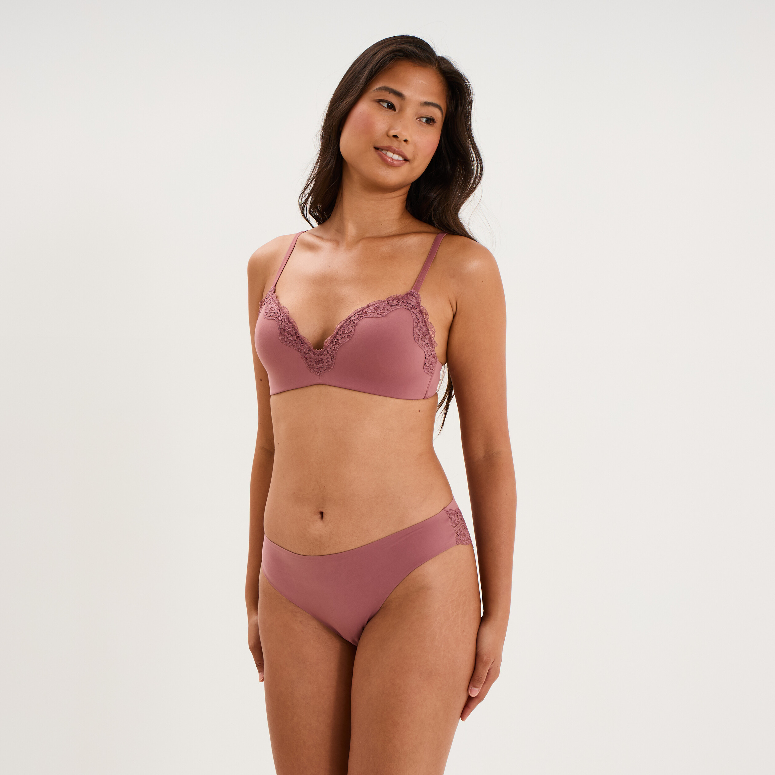 Culotte invisible &agrave; dentelle vieux rose femme