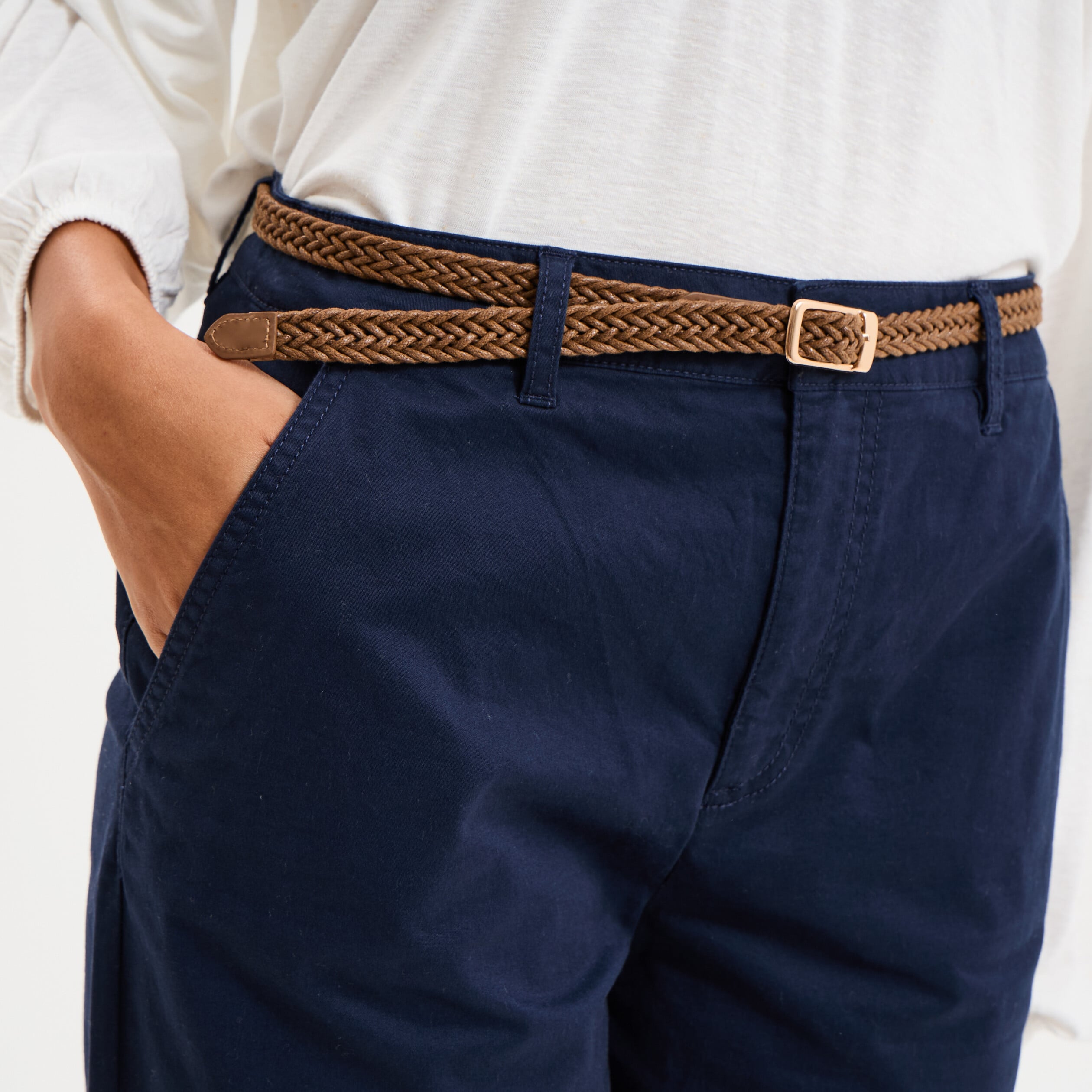 Pantalon chino regular ceinture tress&eacute;e bleu marine femme