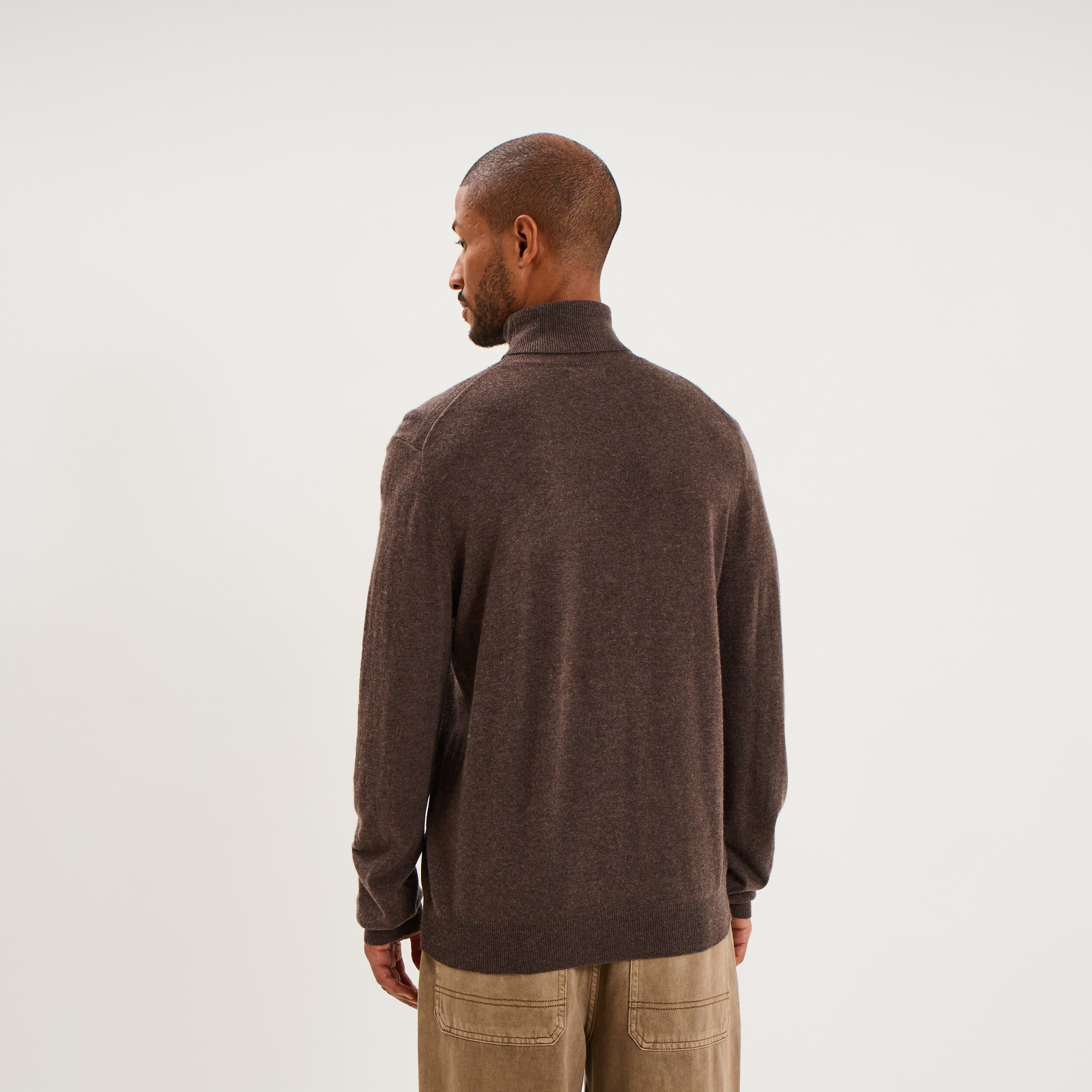 Pull col roul&eacute; manches longues marron chocolat homme