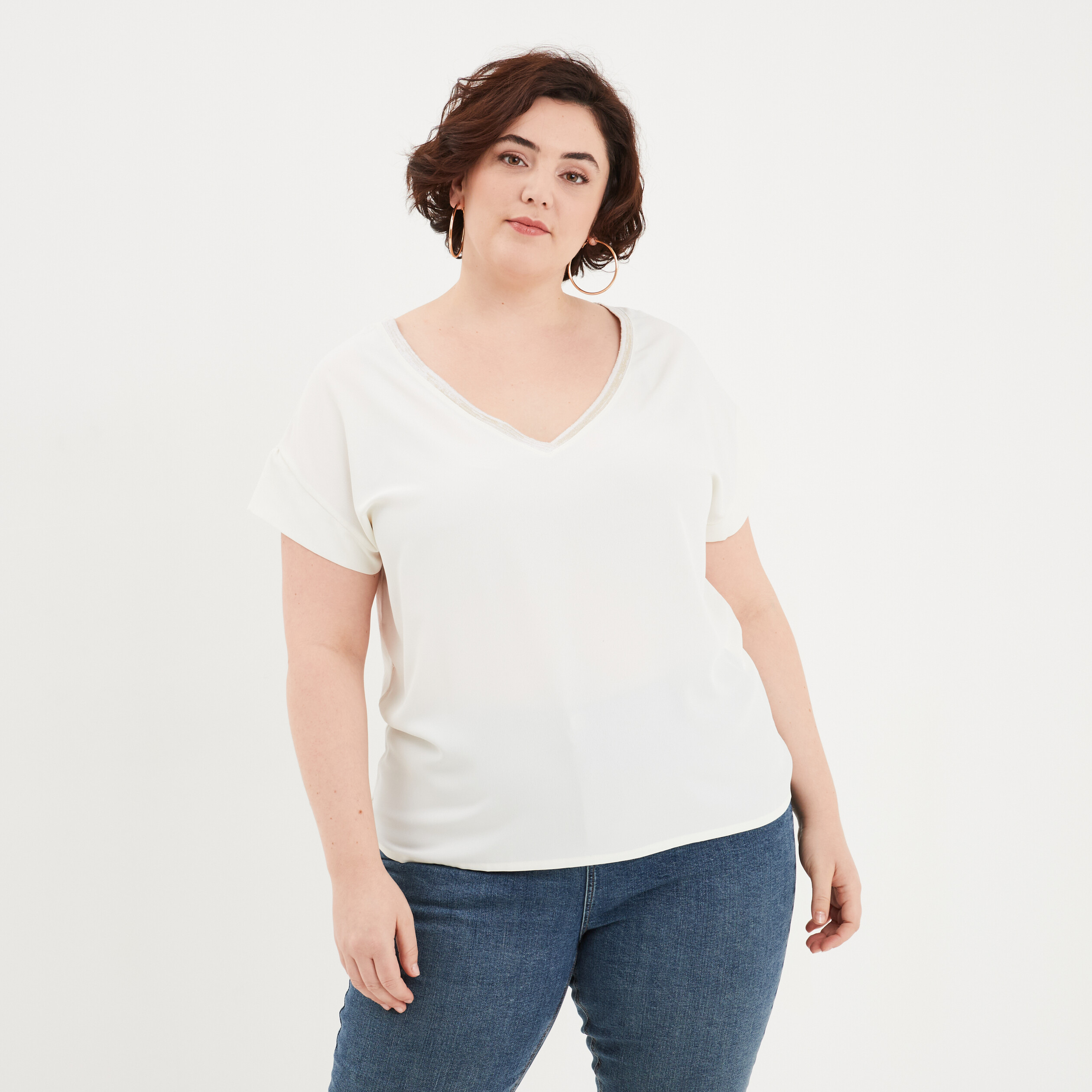 t shirt satin col en v manches courtes blanc femmegt T-shirt satin col en V manches courtes blanc femme grande taille