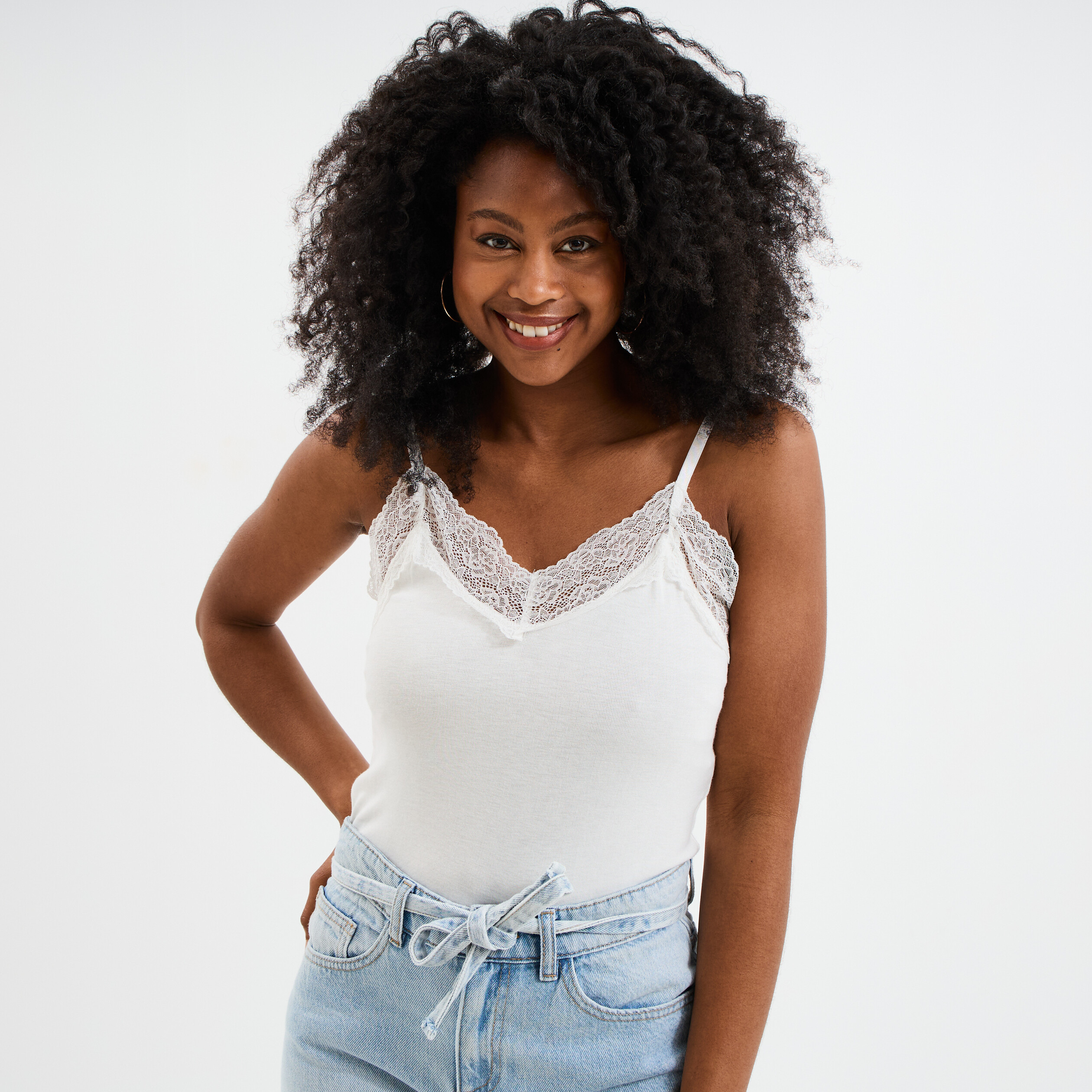 D&eacute;bardeur c&ocirc;tel&eacute; avec dentelle blanc femme