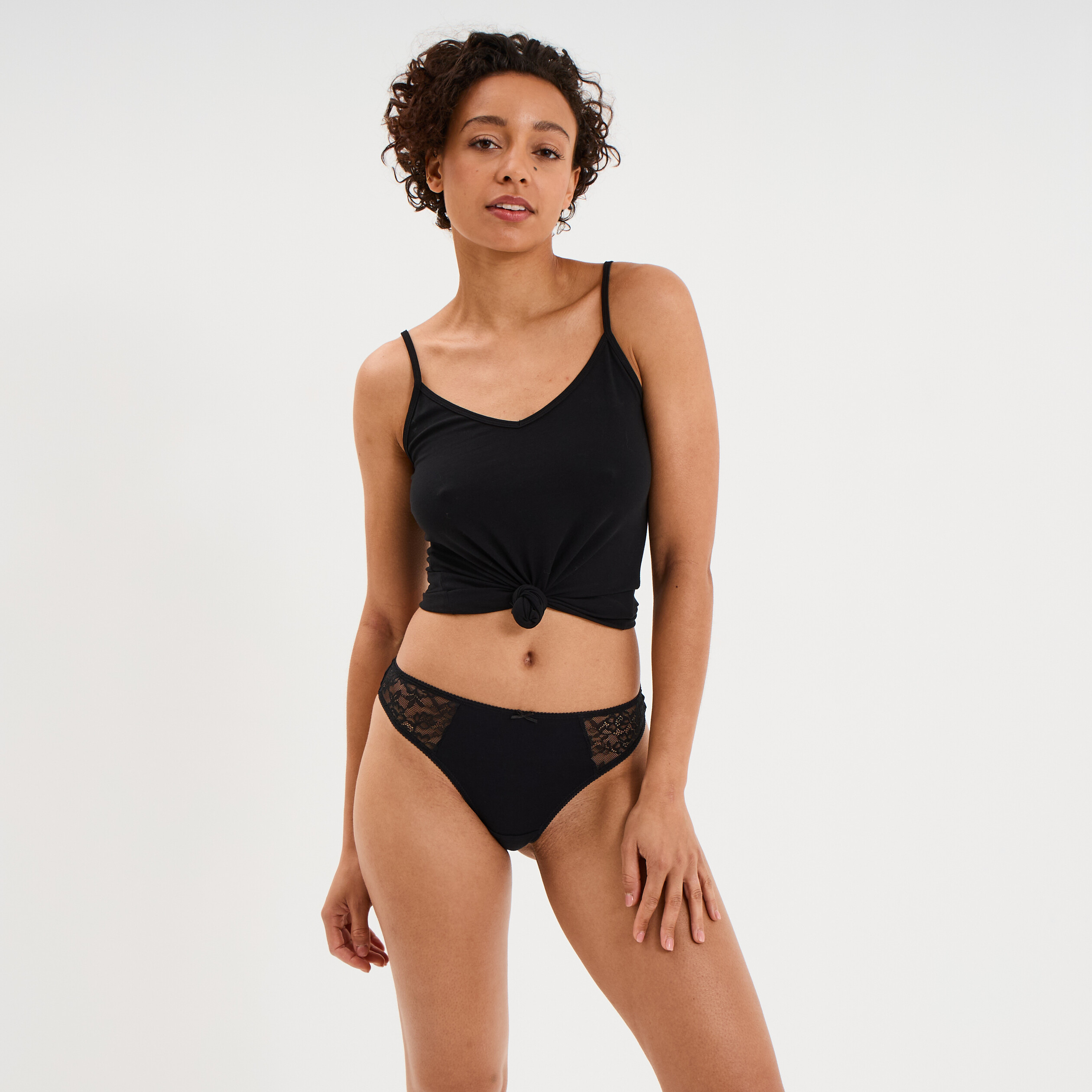 String coton majoritaire noir femme