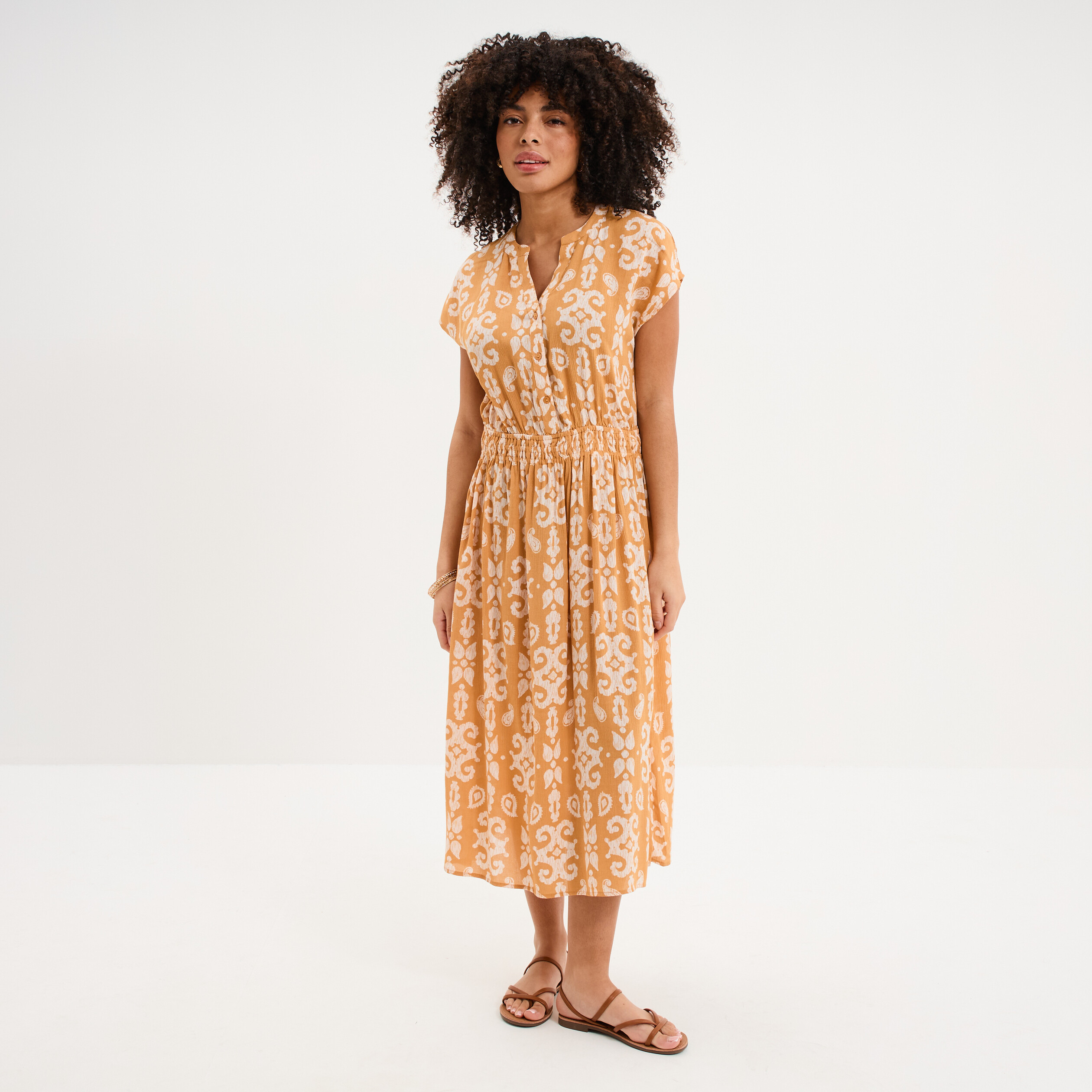 Robe longue cr&eacute;pon col tunisien jaune ocre femme