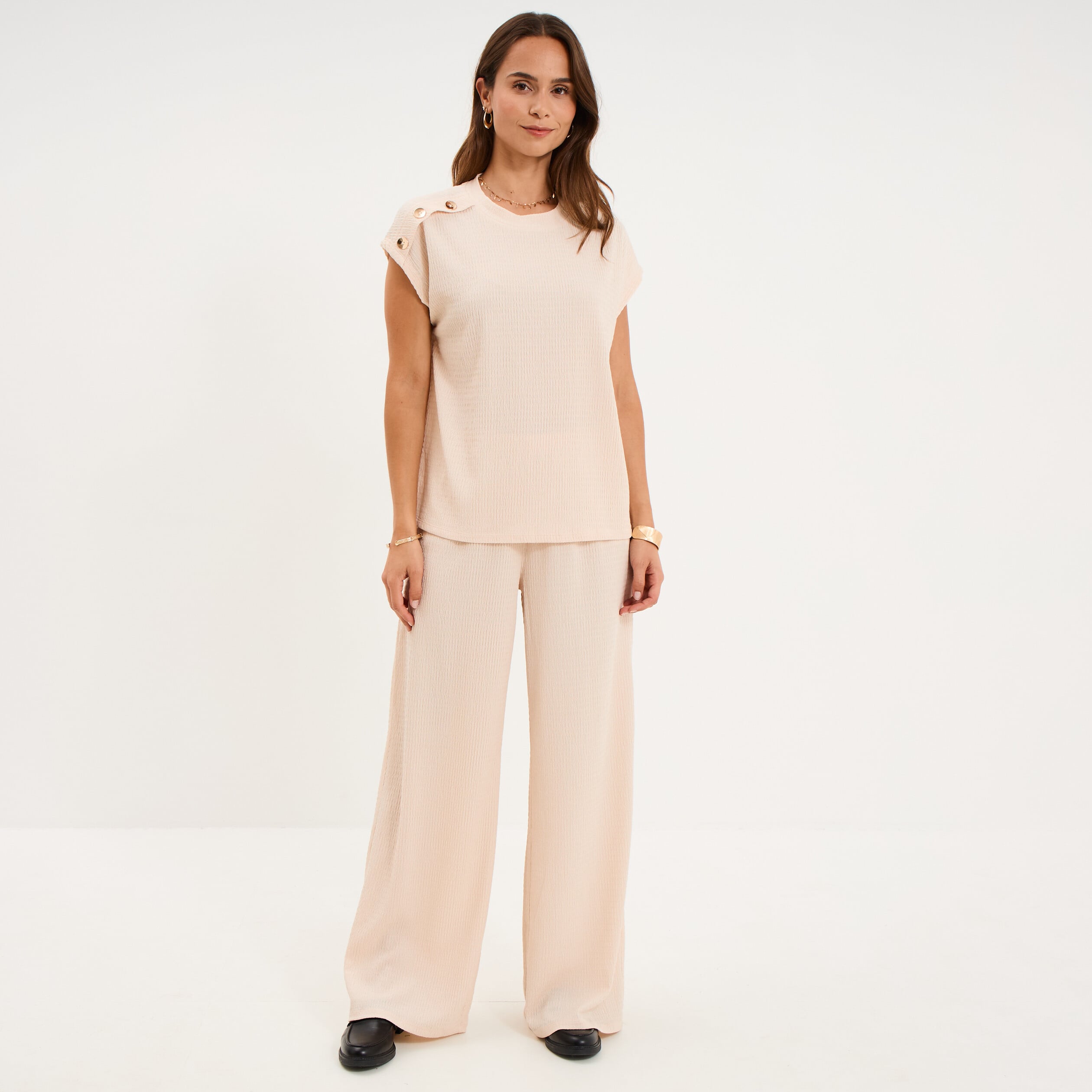 Pantalon effet gaufr&eacute; fluide beige femme