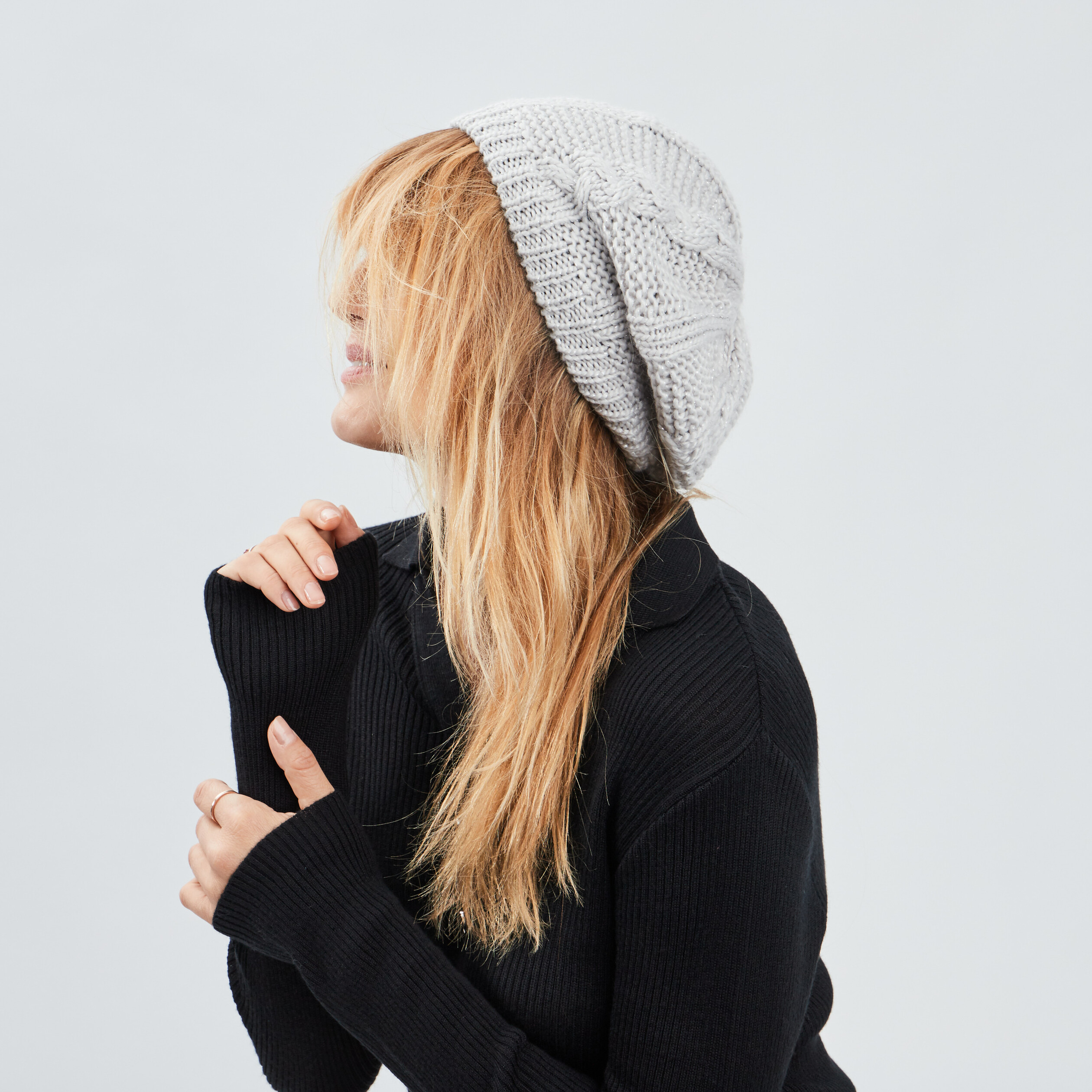 beret tricote avec torsades gris clair femme Béret tricoté avec torsades gris clair femme