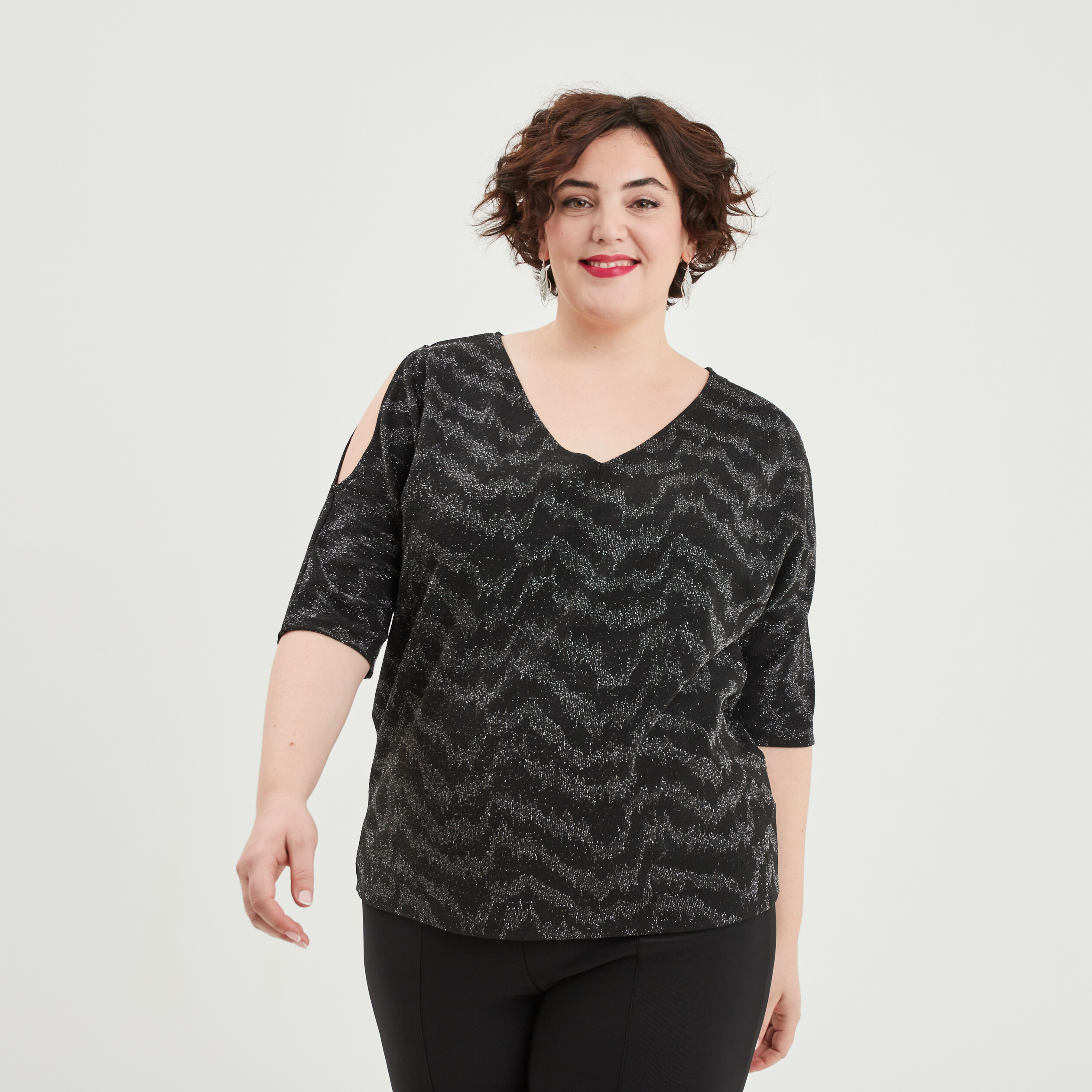 T-shirt fils métallisés et ouvertures noir femme grande taille