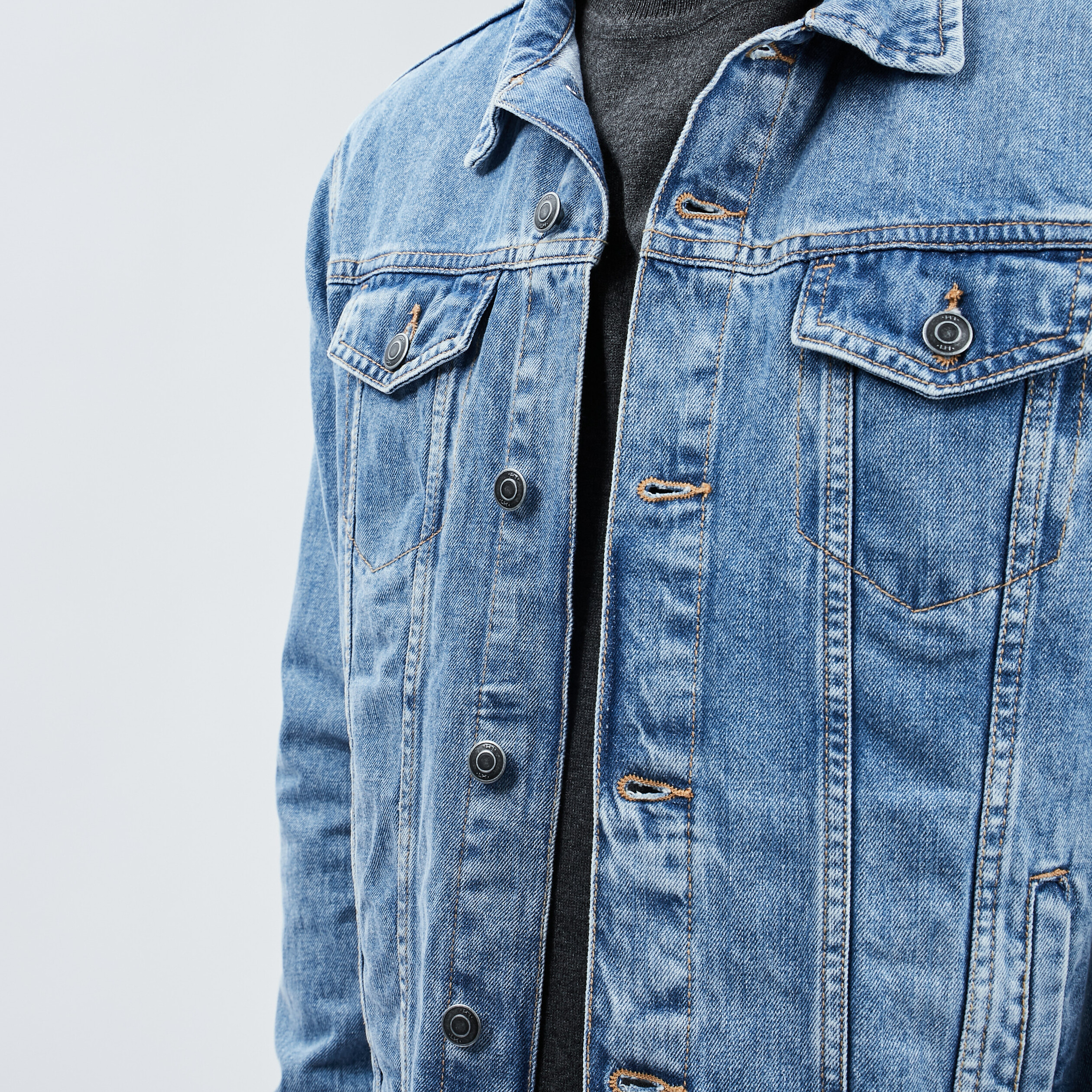 blouson en jean droit boutonne denim bleach homme Blouson en jean droit boutonné denim bleach homme