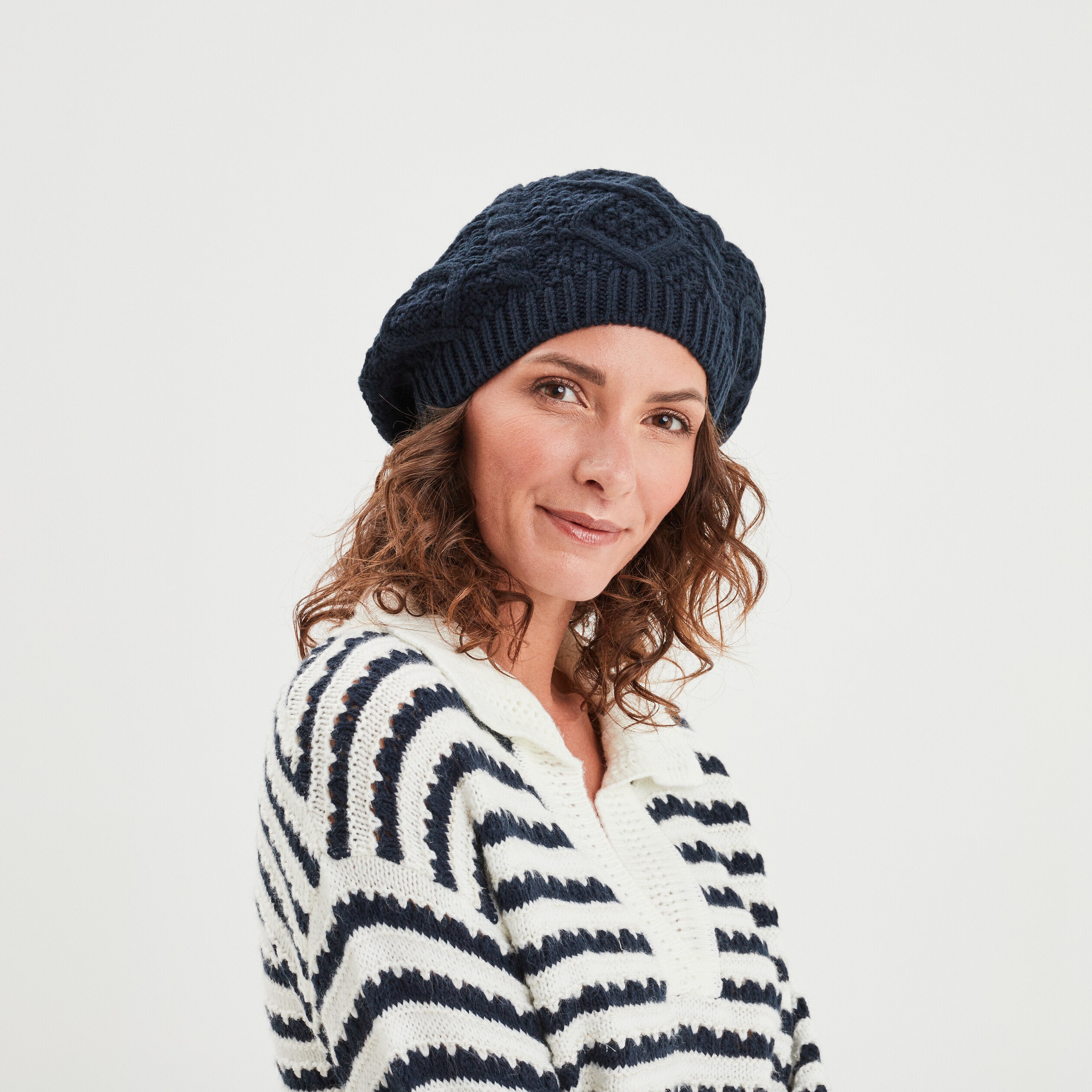 bonnet tricote bleu marine femme Bonnet tricoté bleu marine femme