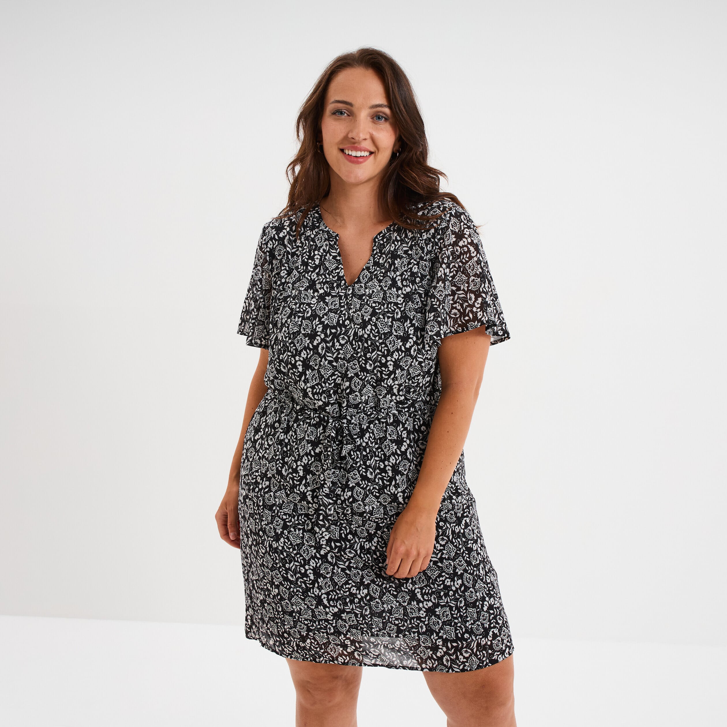 Robe courte col tunisien manches courtes noir femme grande taille